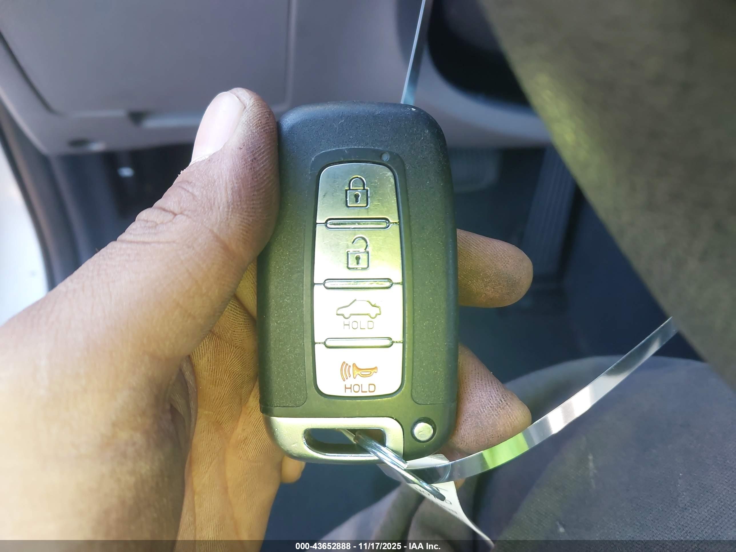 HYUNDAI SONATA image 11