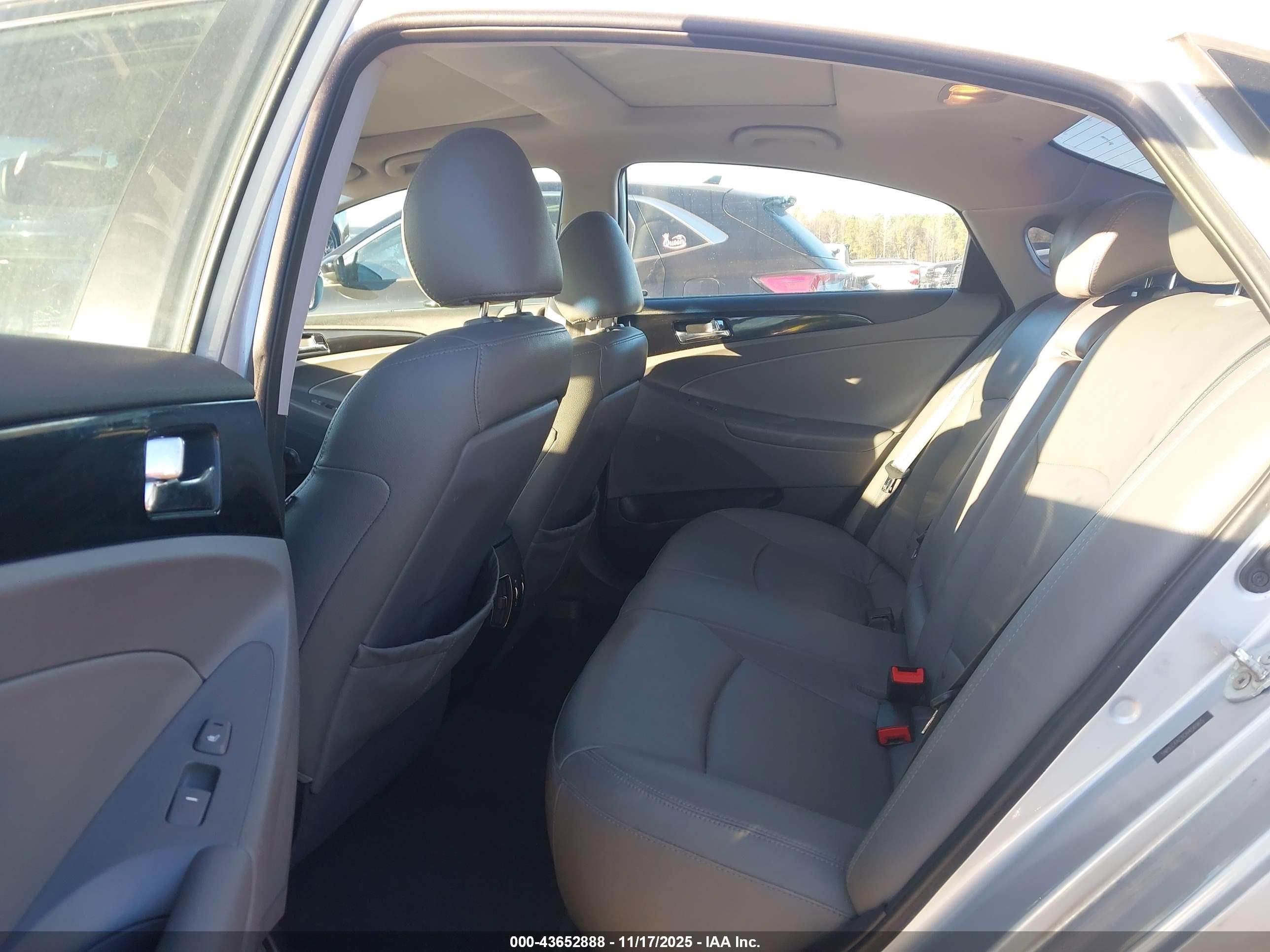 HYUNDAI SONATA image 8