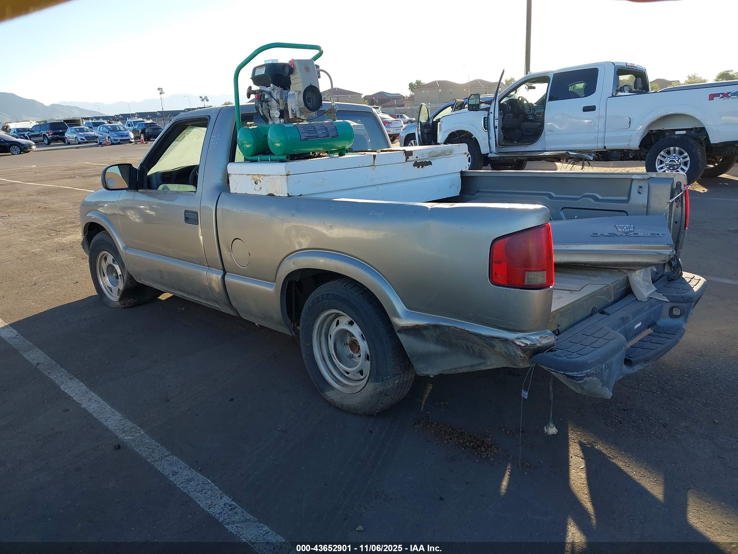 CHEVROLET S-10 image 3