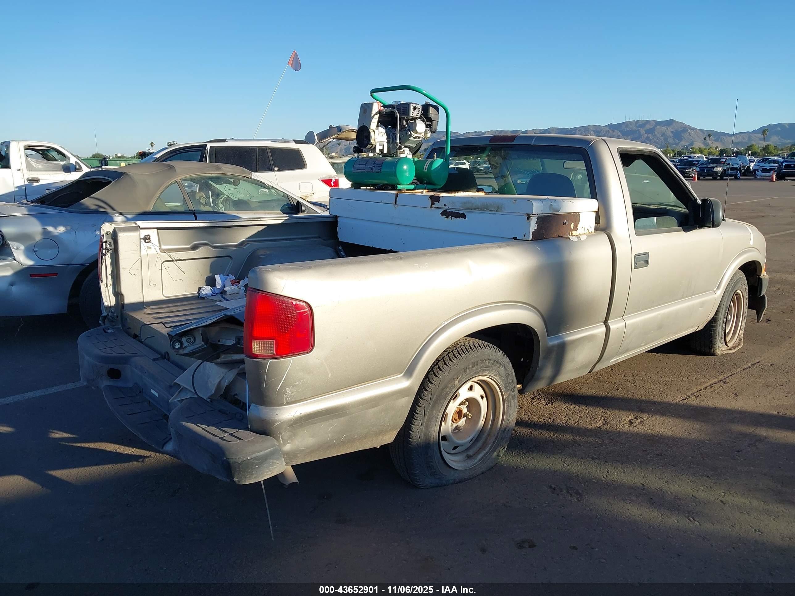CHEVROLET S-10 image 4