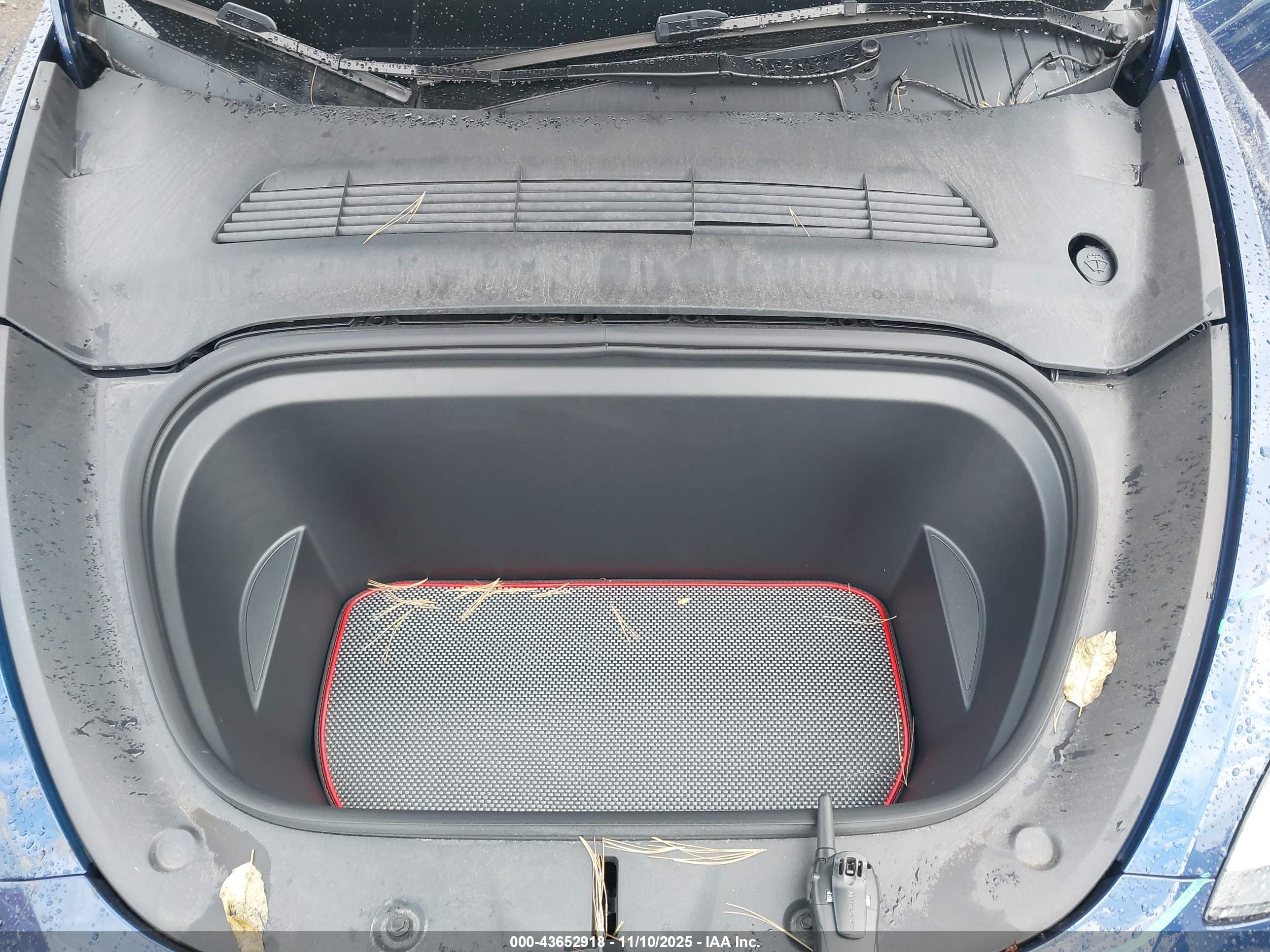 TESLA MODEL image 10