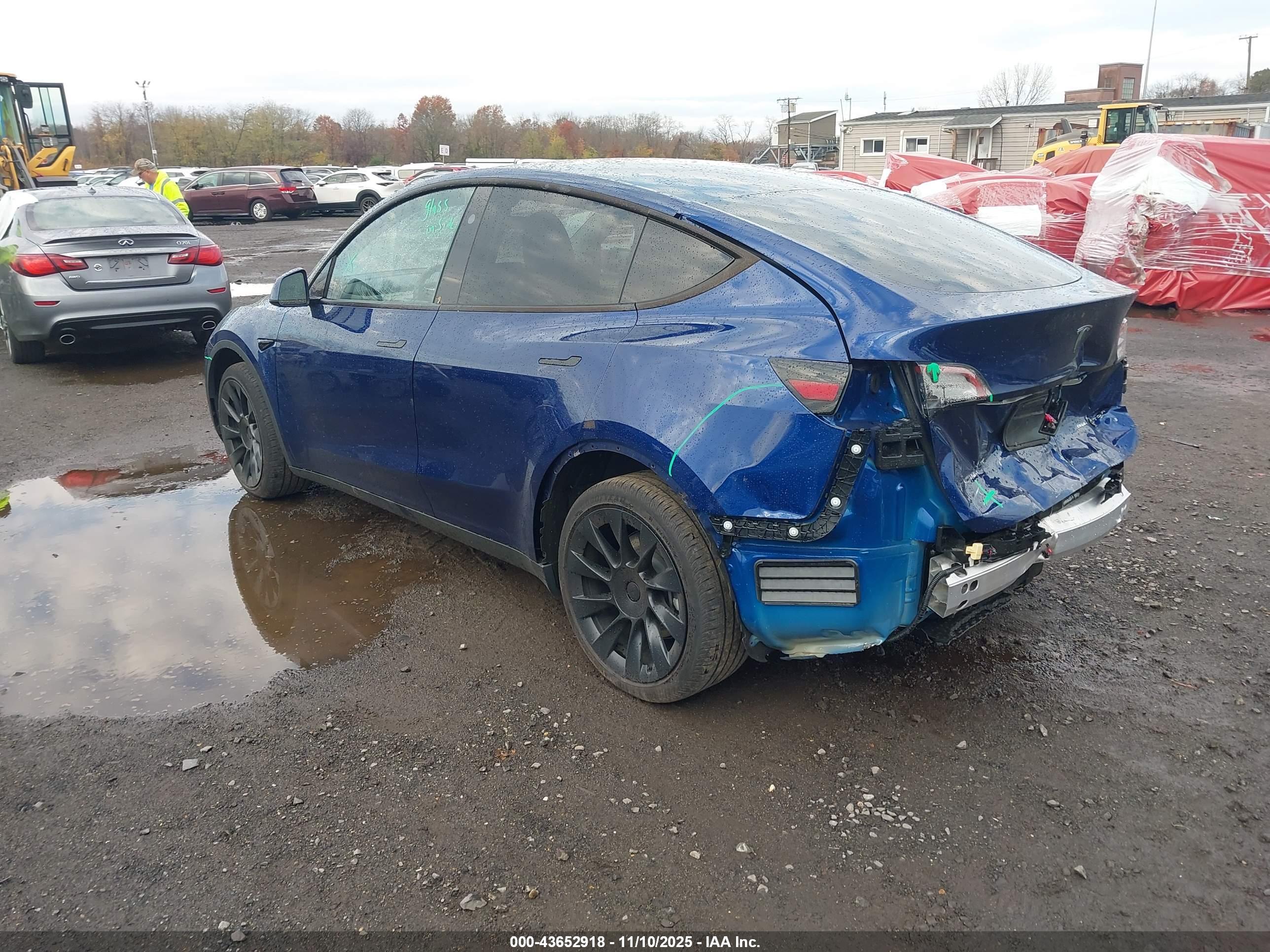 TESLA MODEL image 3
