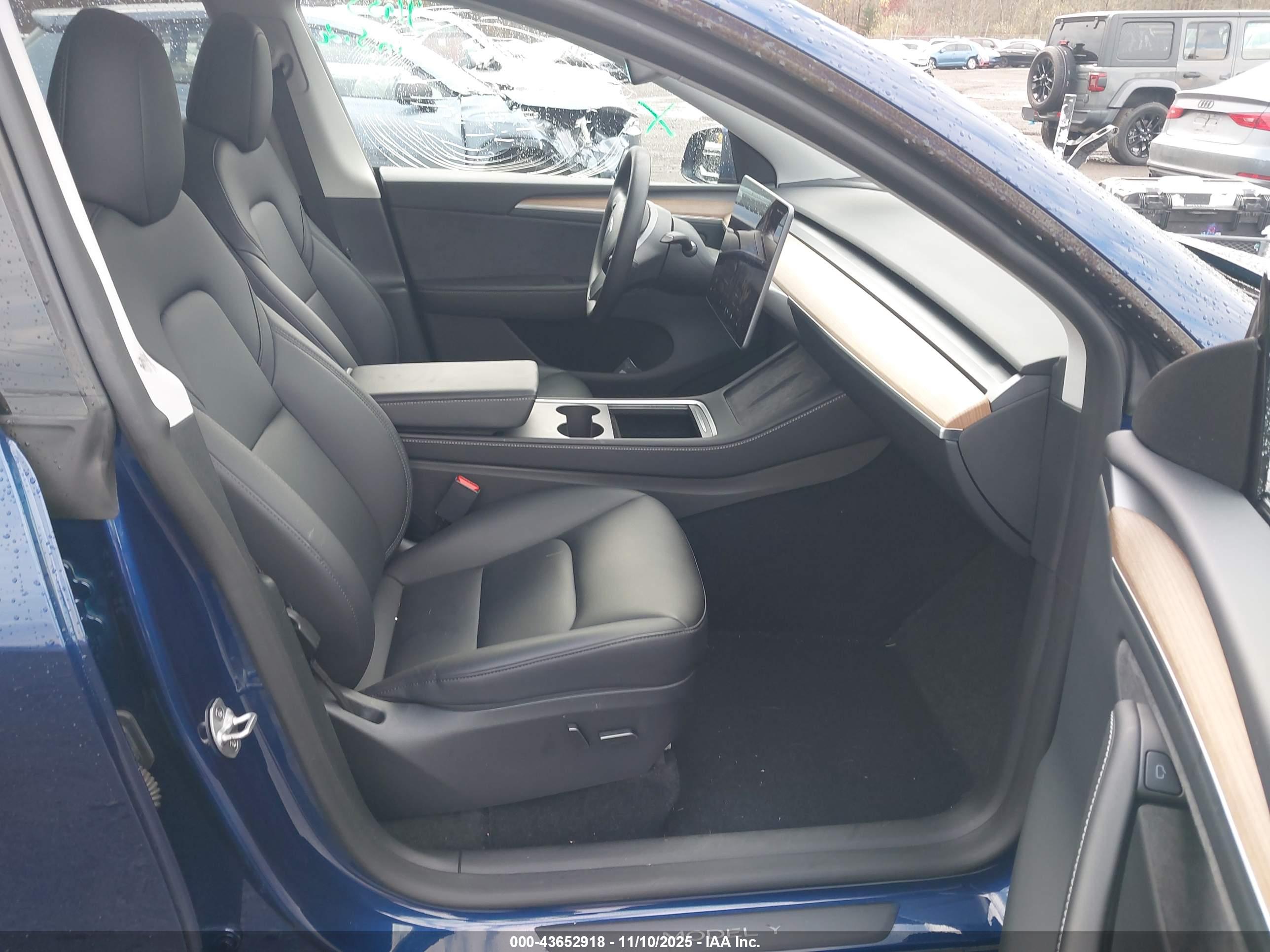 TESLA MODEL image 5