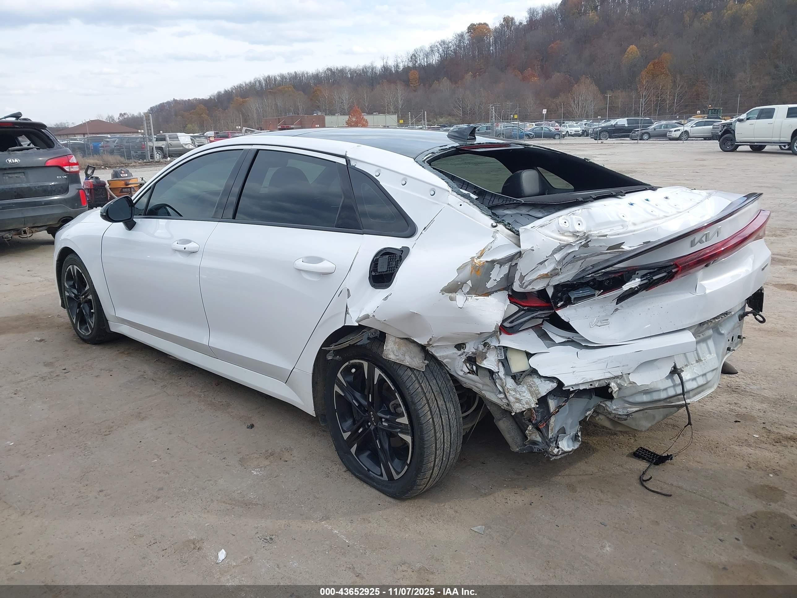KIA K5 image 3