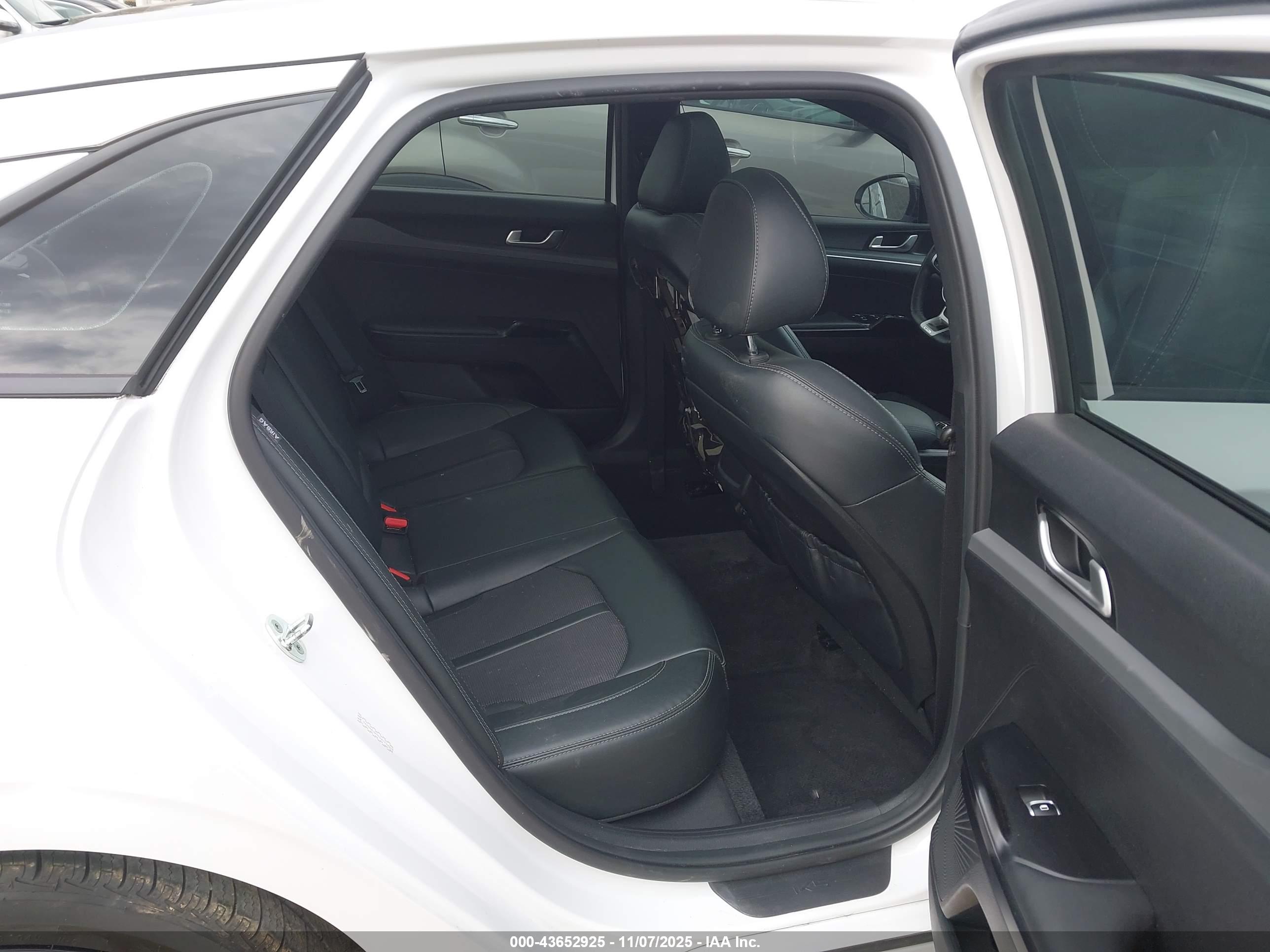 KIA K5 image 8