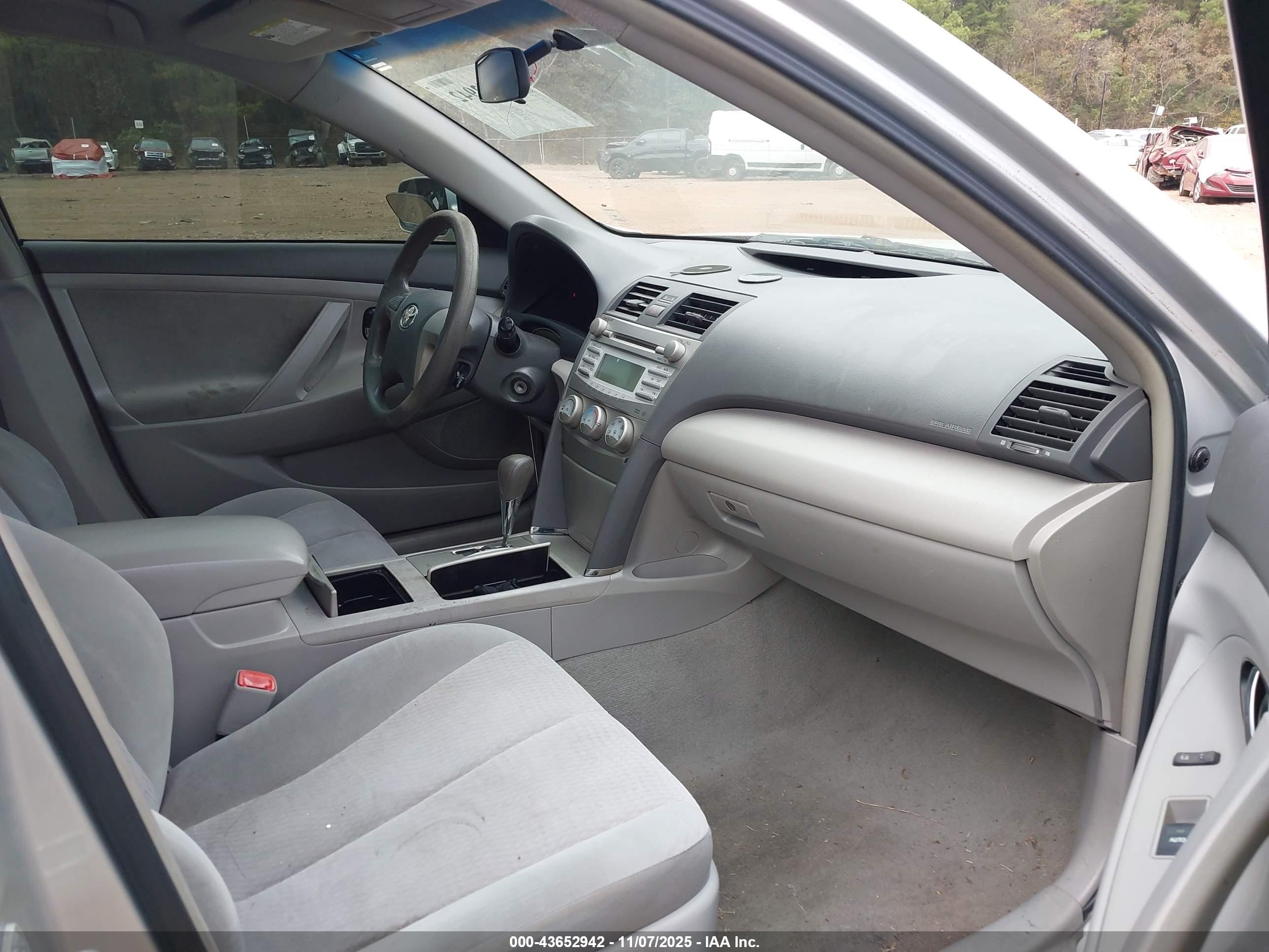 TOYOTA CAMRY image 5