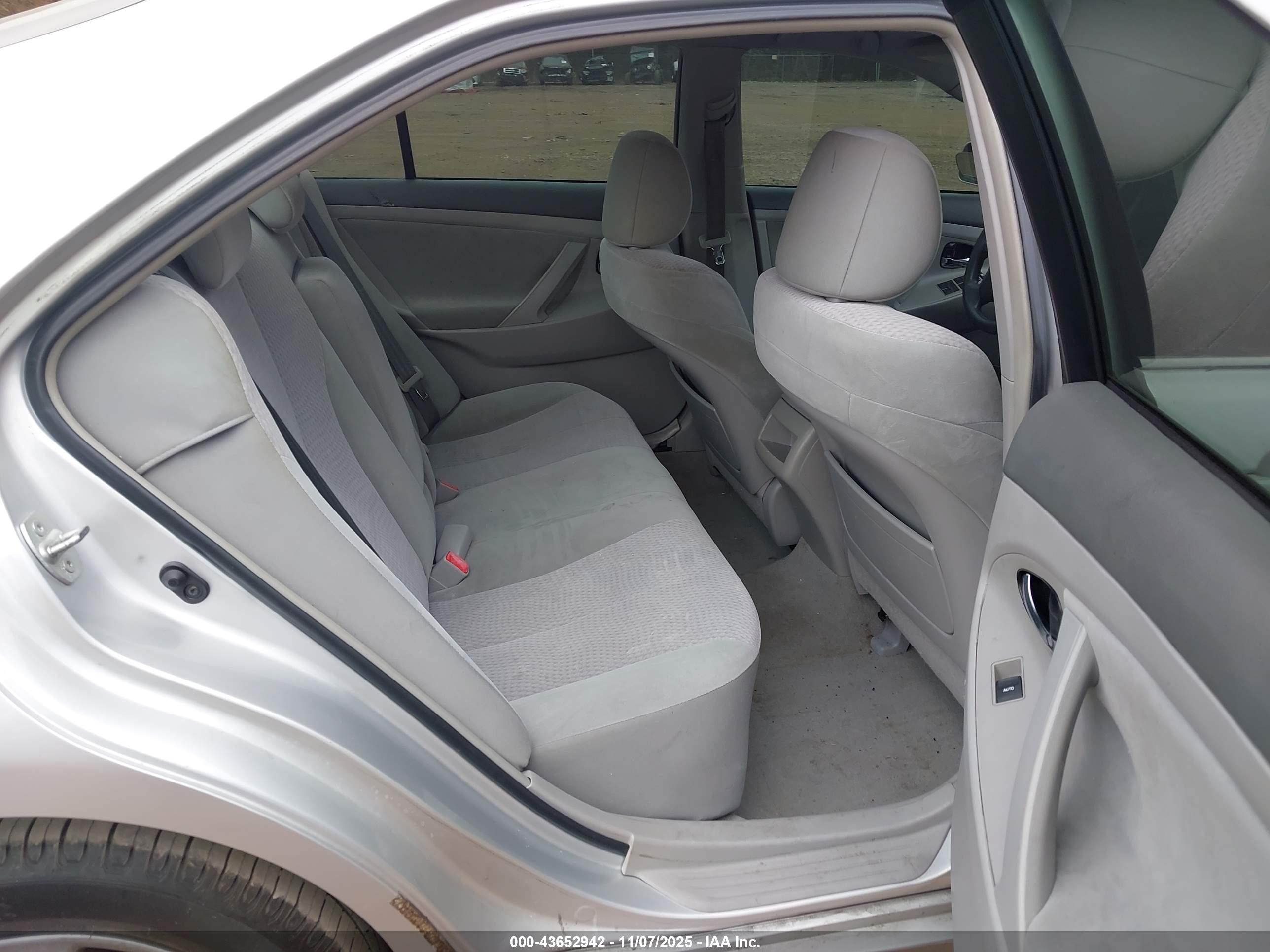 TOYOTA CAMRY image 8
