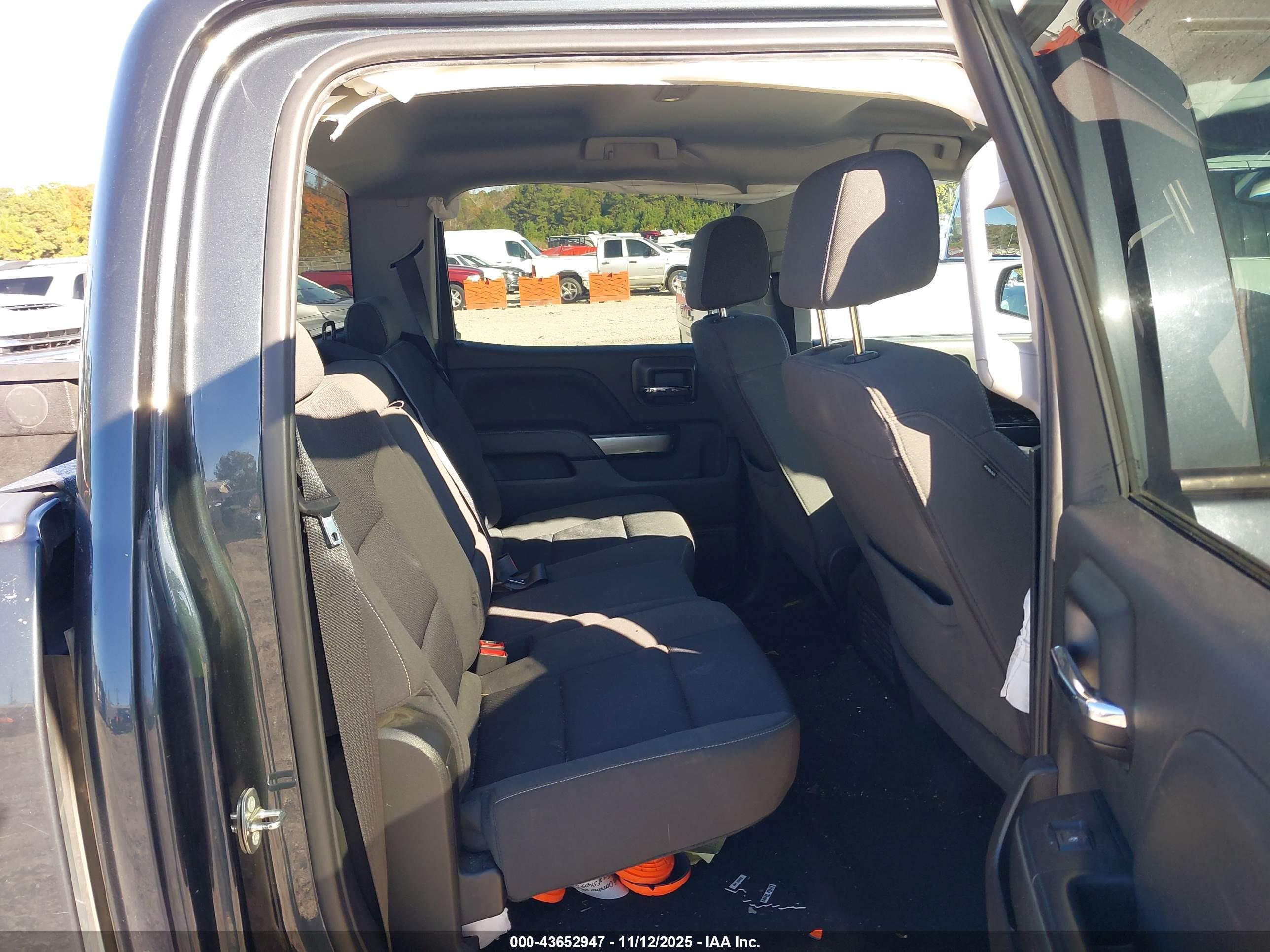 CHEVROLET SILVERADO image 8