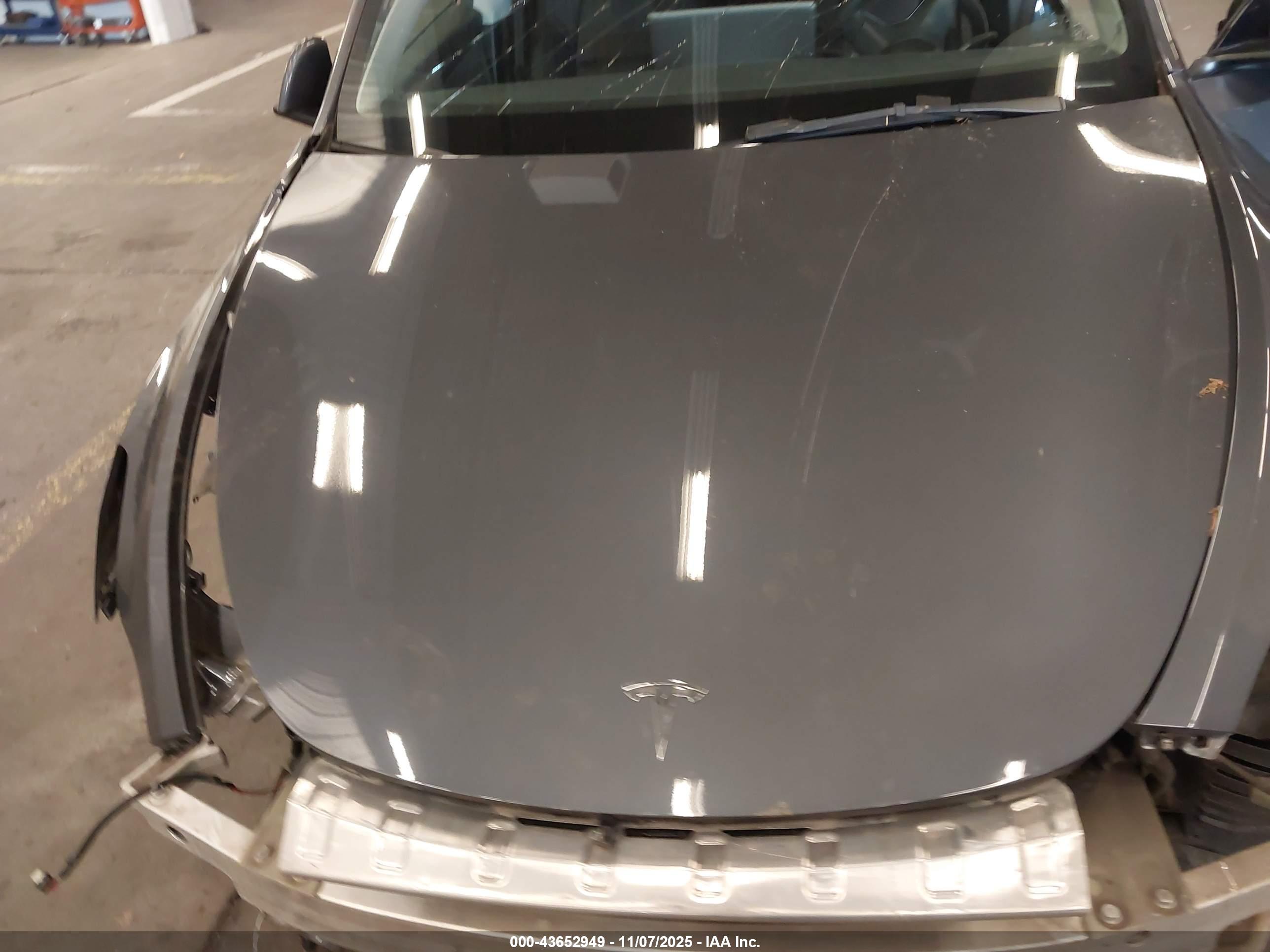 TESLA MODEL image 10