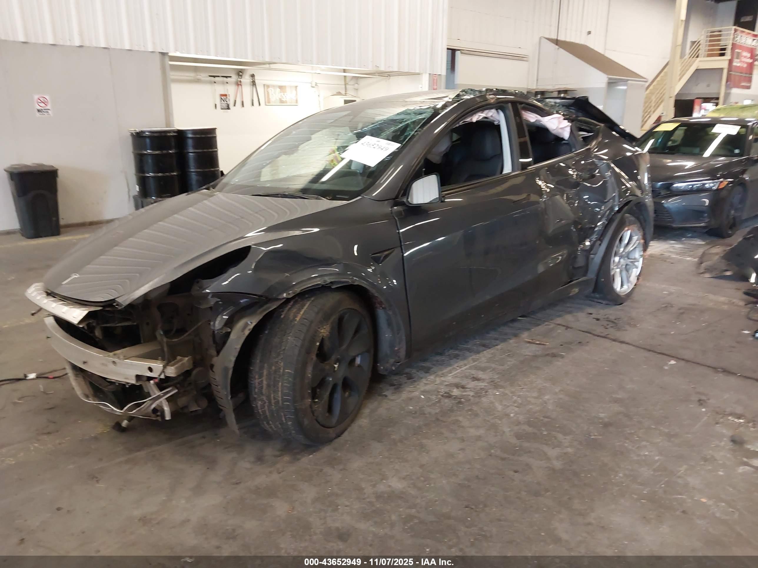 TESLA MODEL image 2