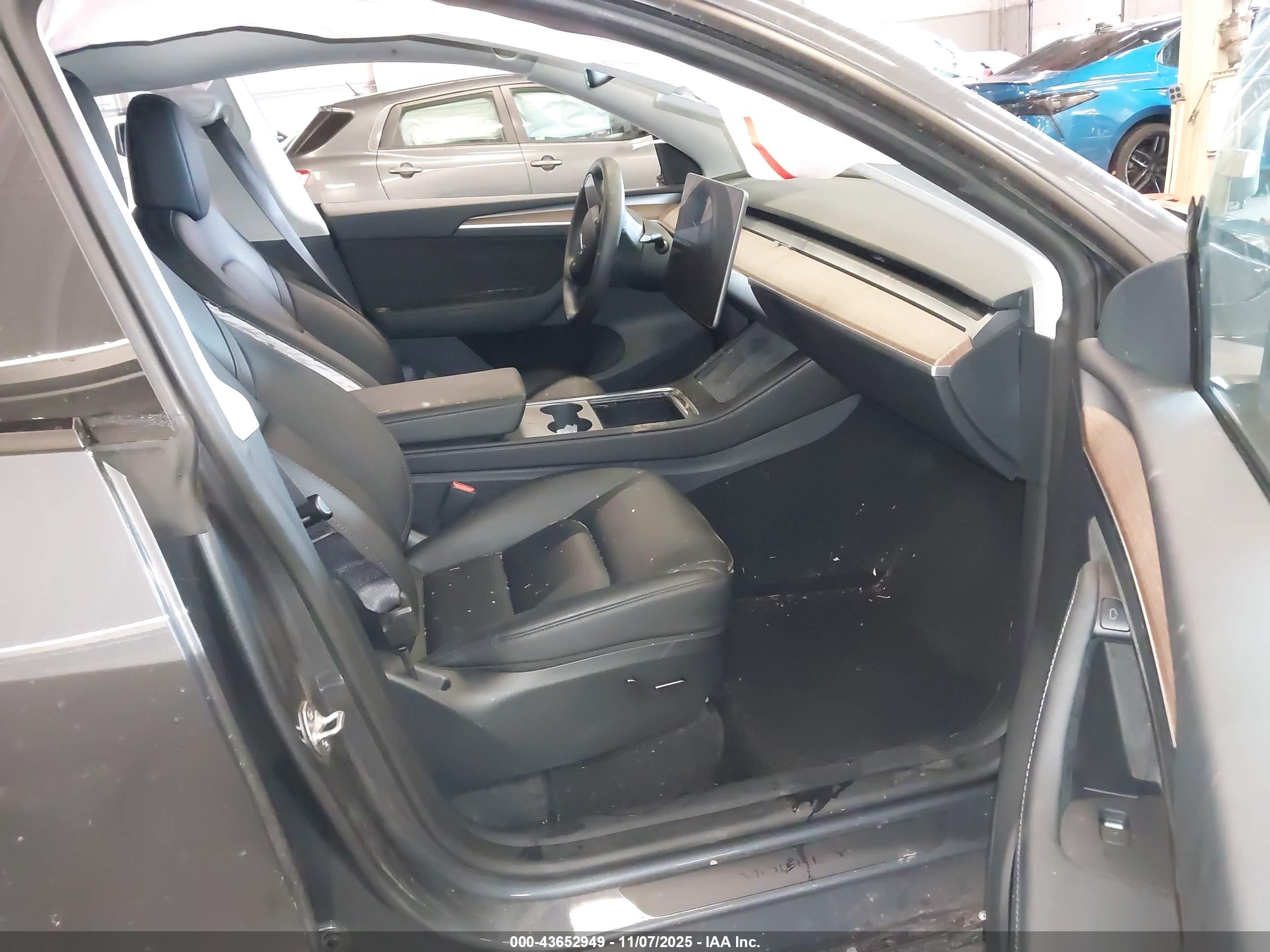 TESLA MODEL image 5