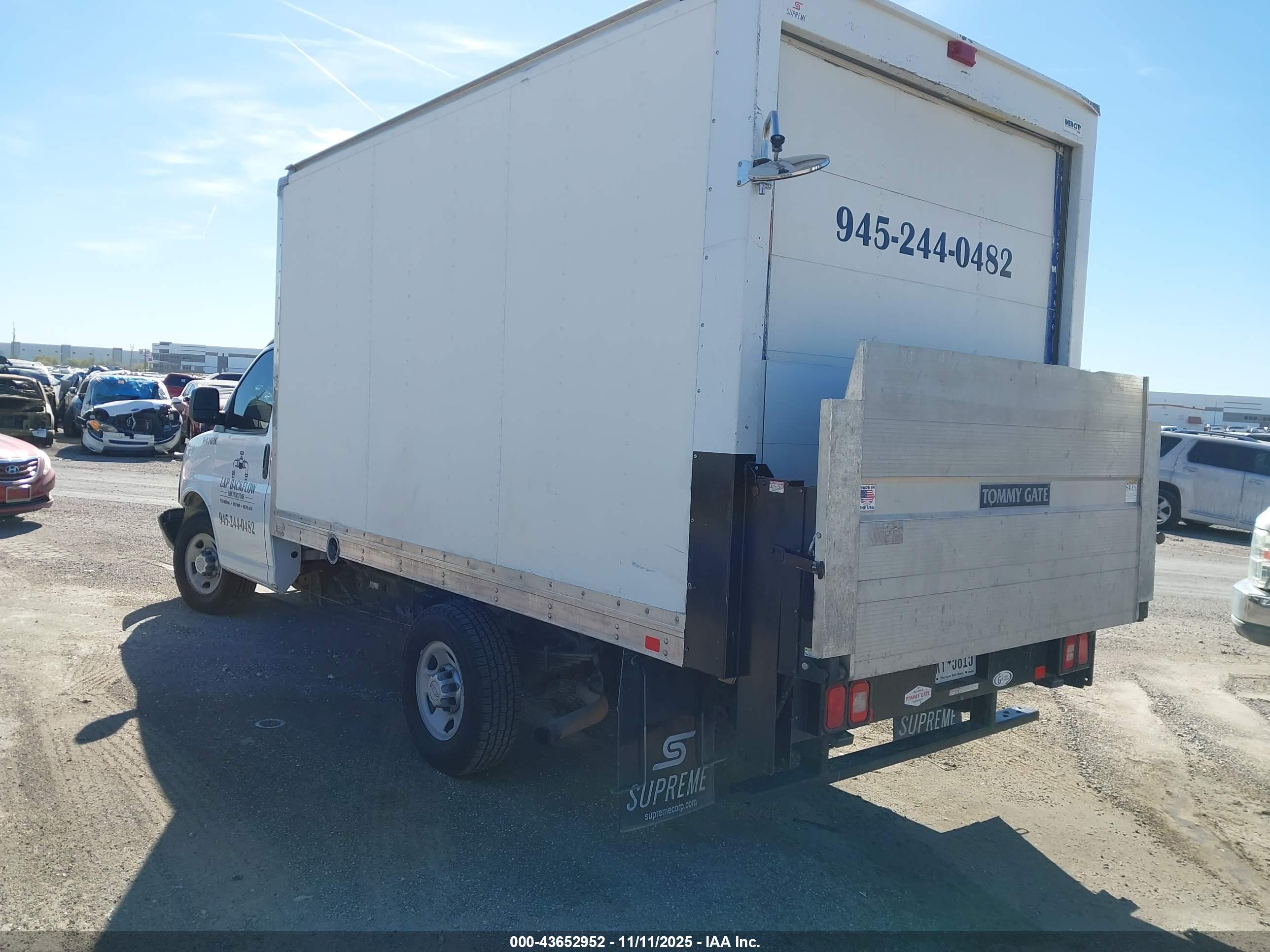 CHEVROLET EXPRESS image 3