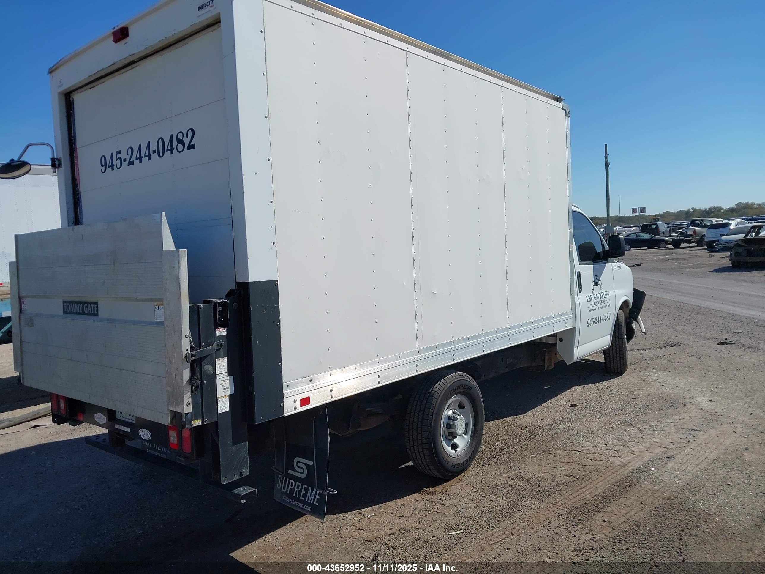 CHEVROLET EXPRESS image 4