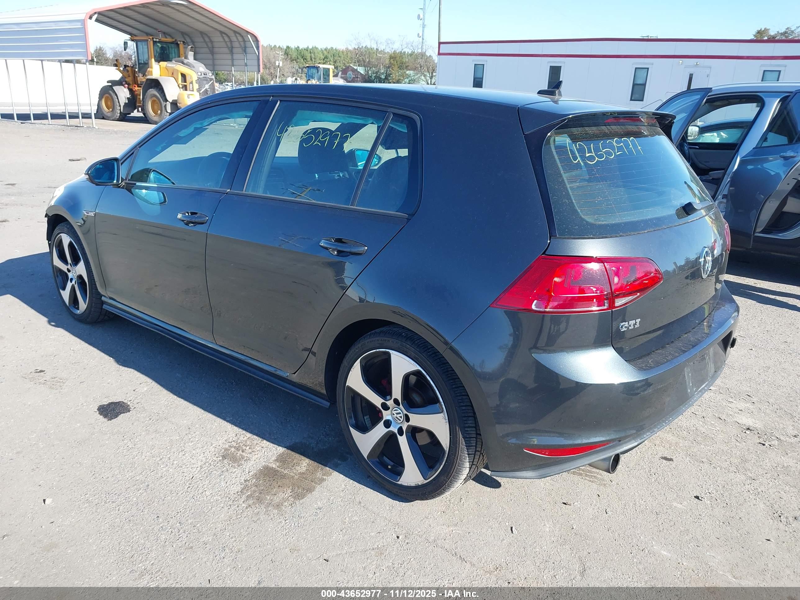 VOLKSWAGEN GOLF image 3