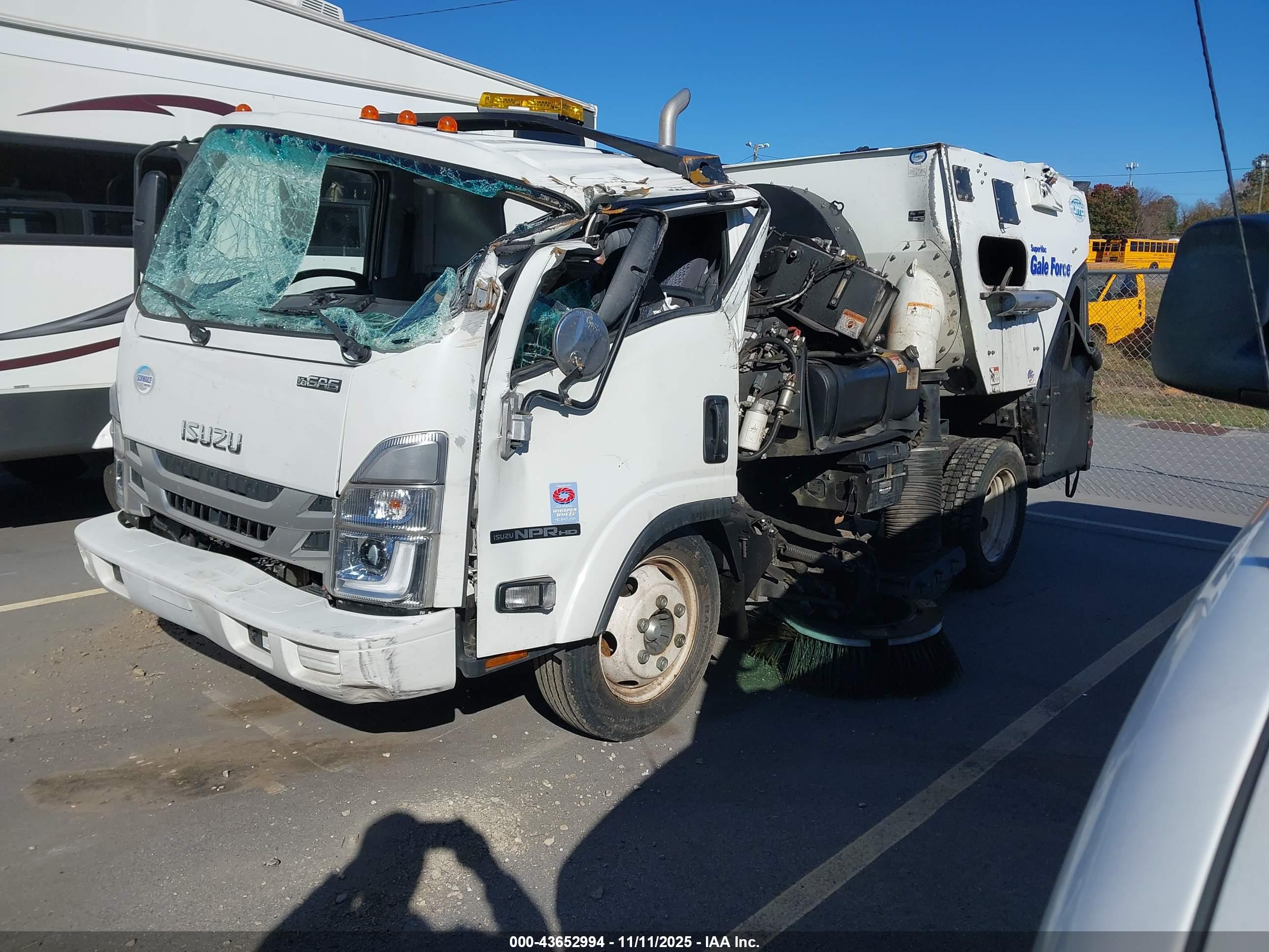 ISUZU NPR image 2