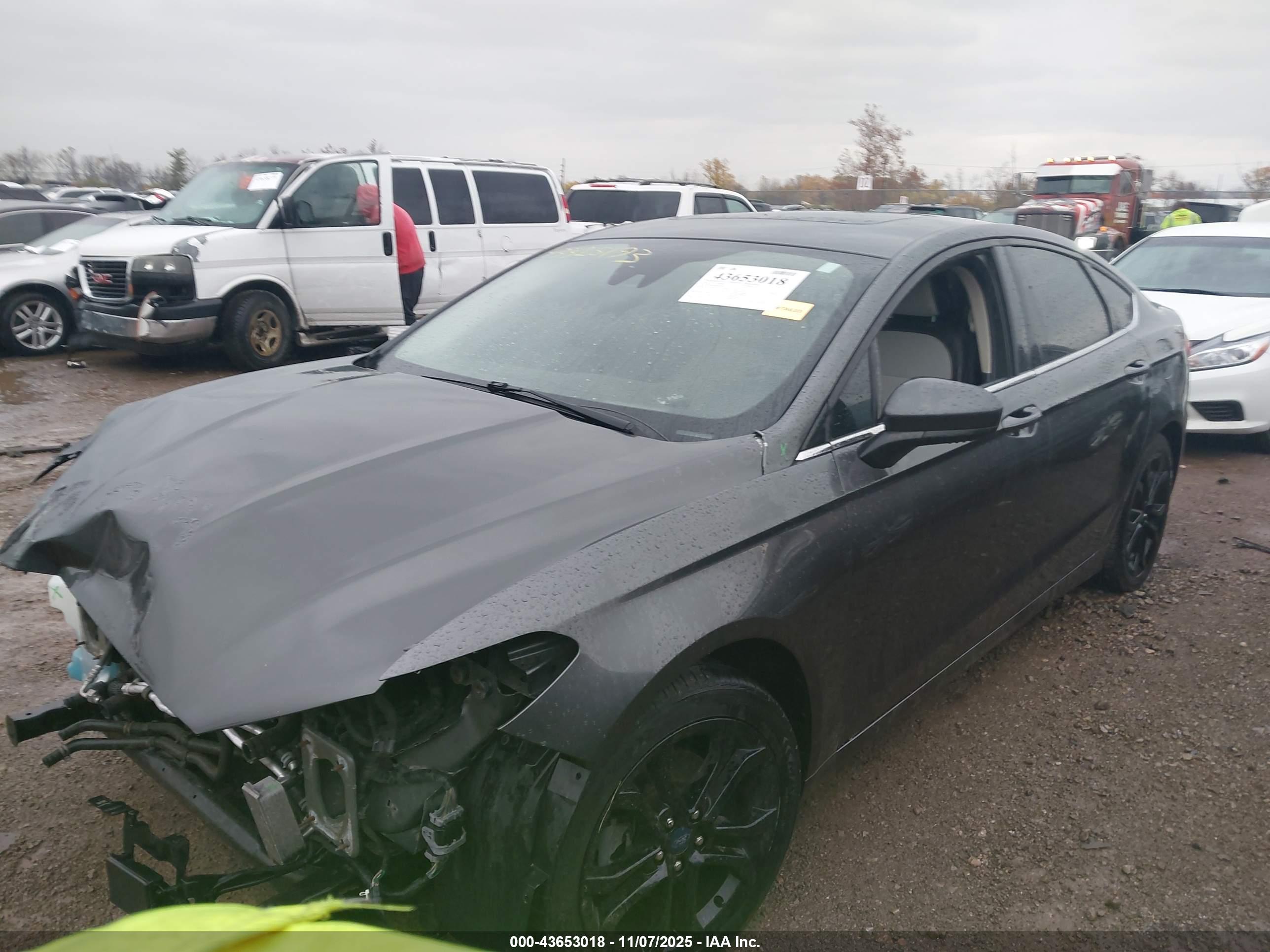FORD FUSION image 2