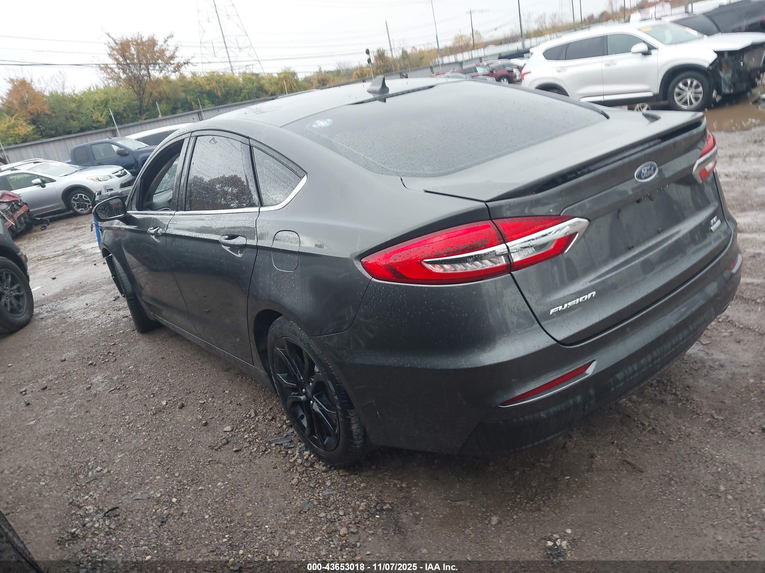 FORD FUSION image 3