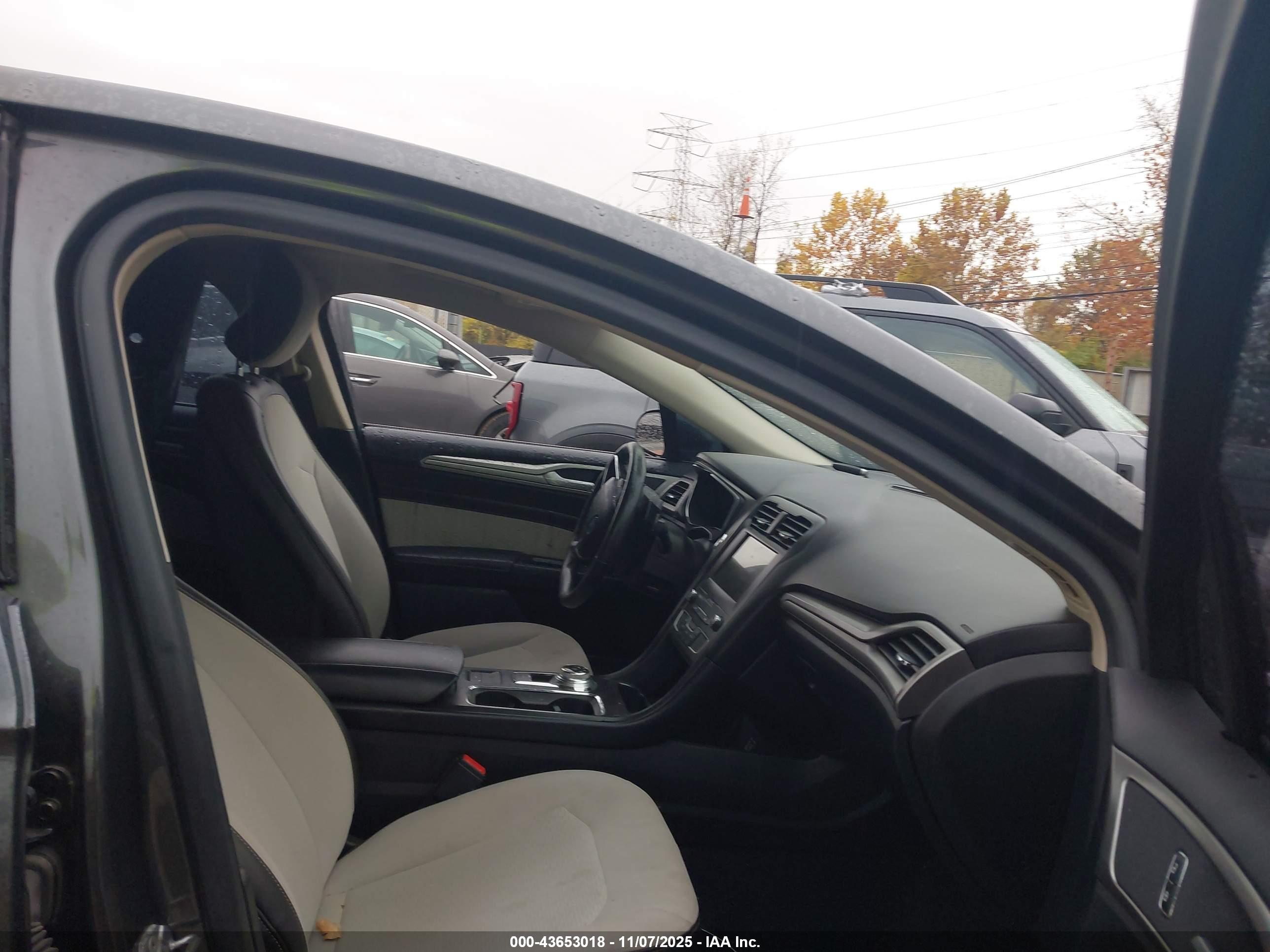 FORD FUSION image 5