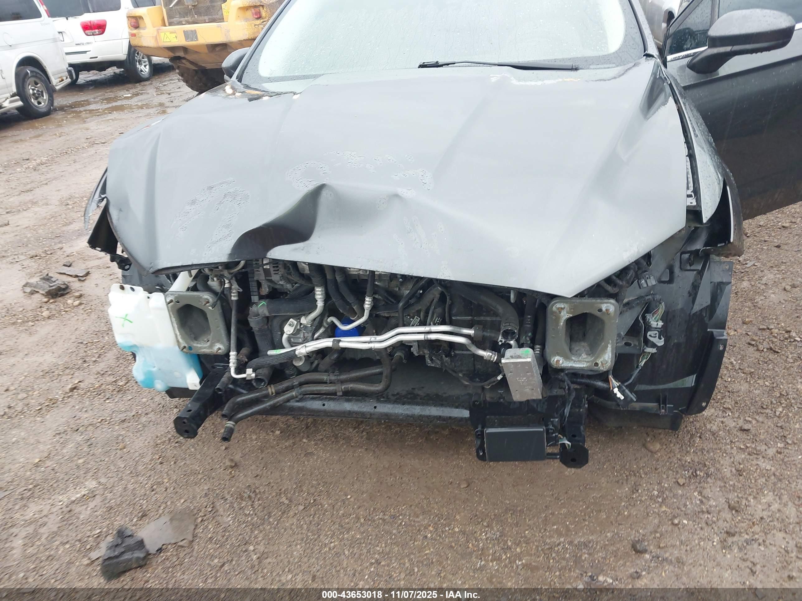 FORD FUSION image 6