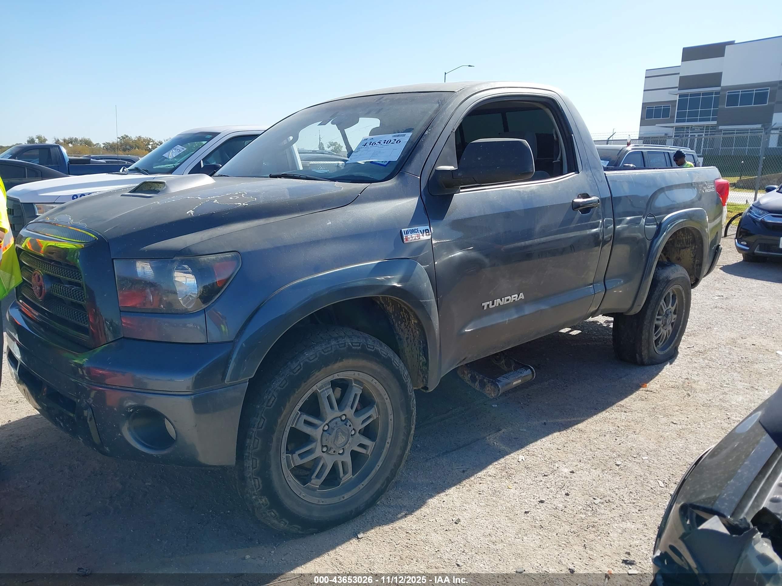 TOYOTA TUNDRA image 2
