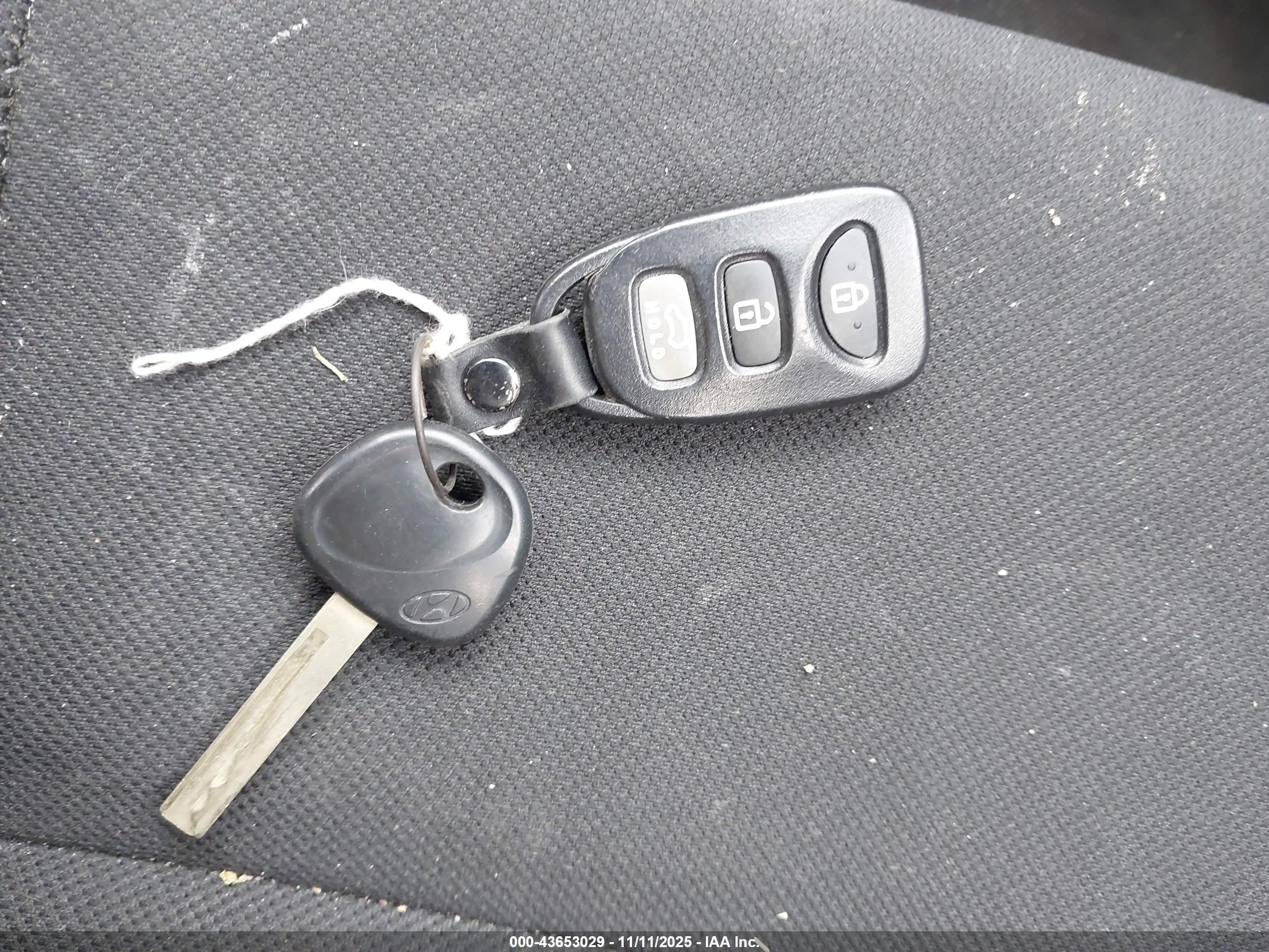 HYUNDAI VELOSTER image 11