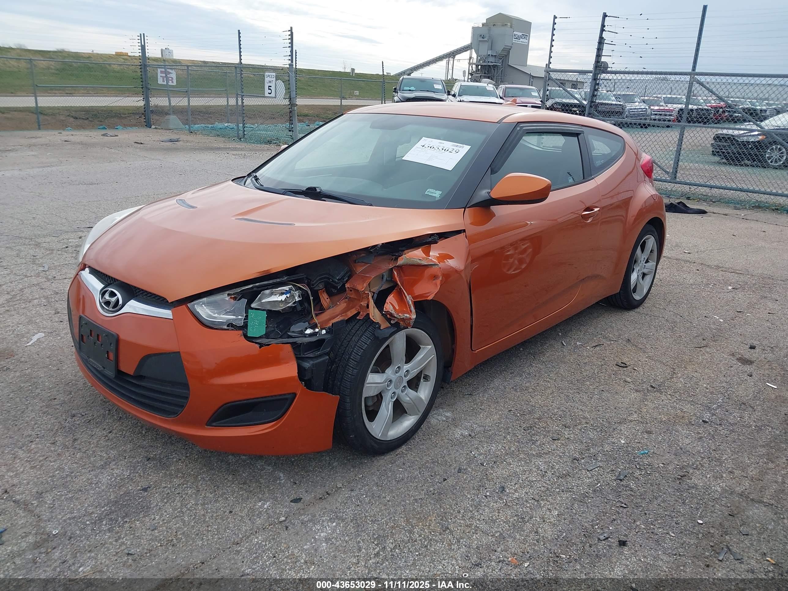 HYUNDAI VELOSTER image 2