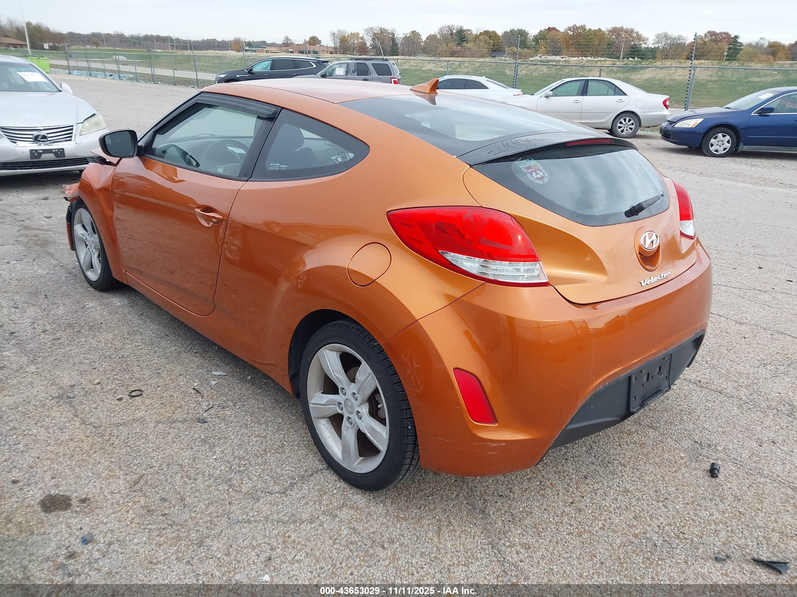 HYUNDAI VELOSTER image 3