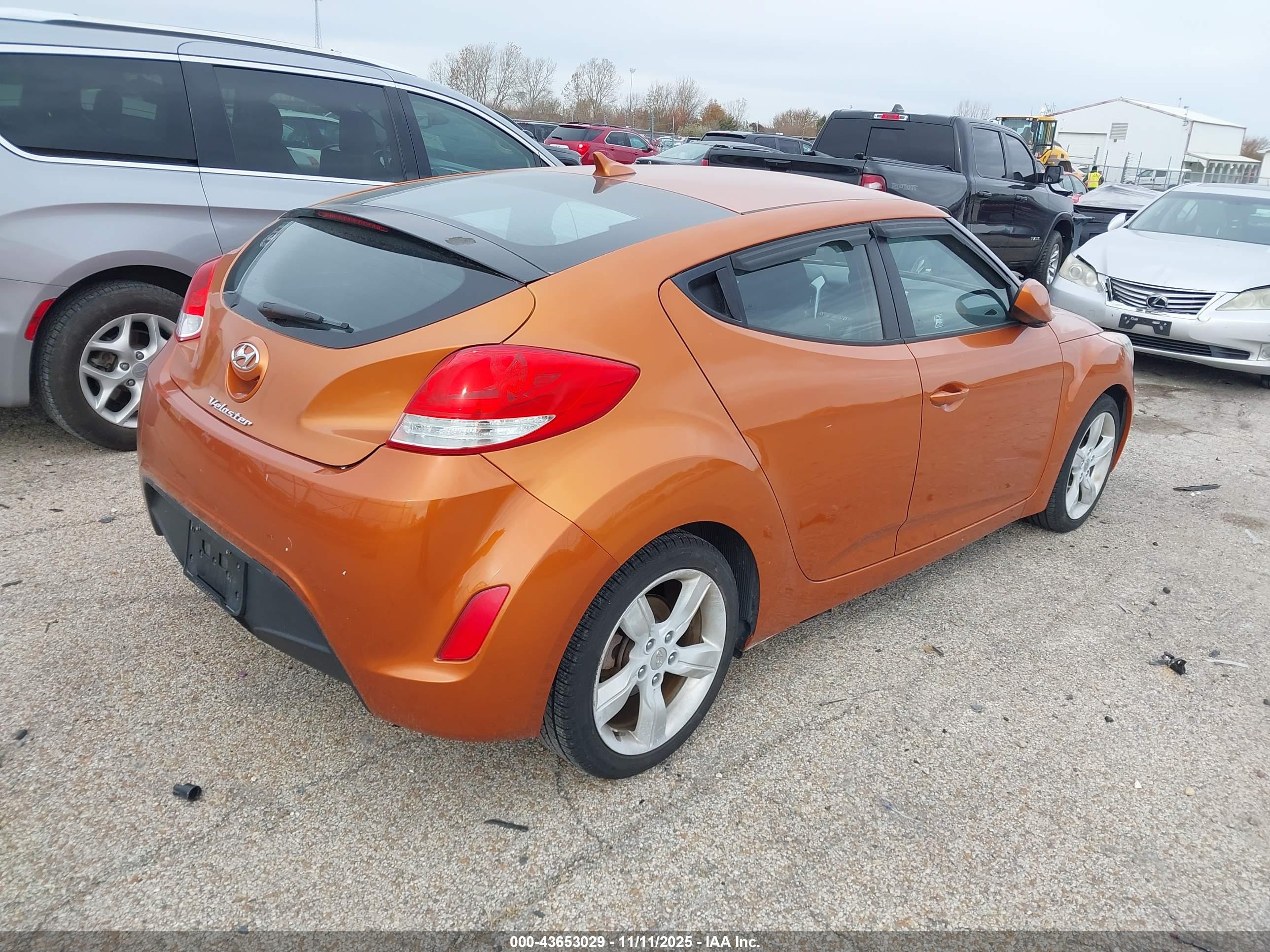 HYUNDAI VELOSTER image 4