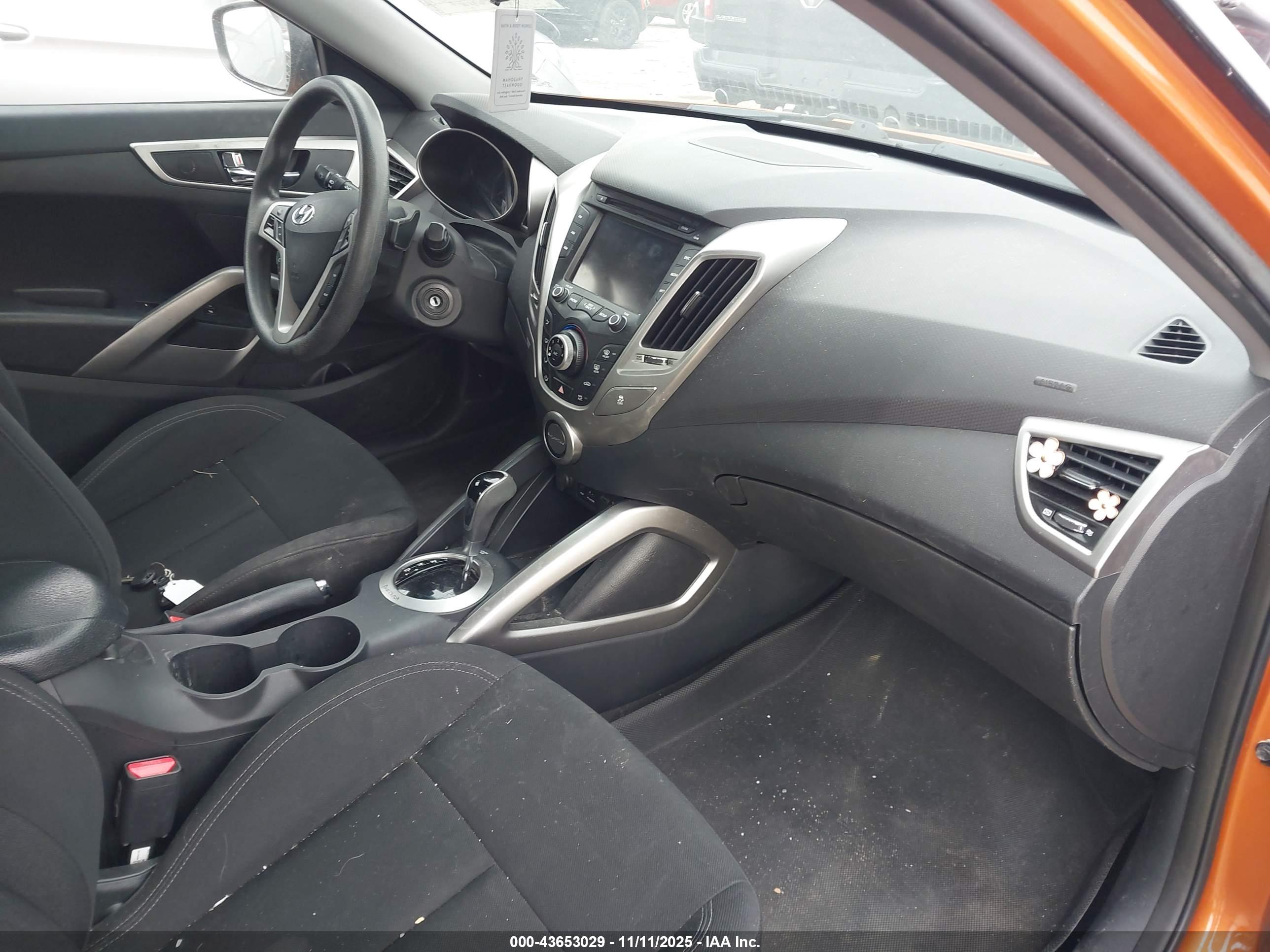HYUNDAI VELOSTER image 5