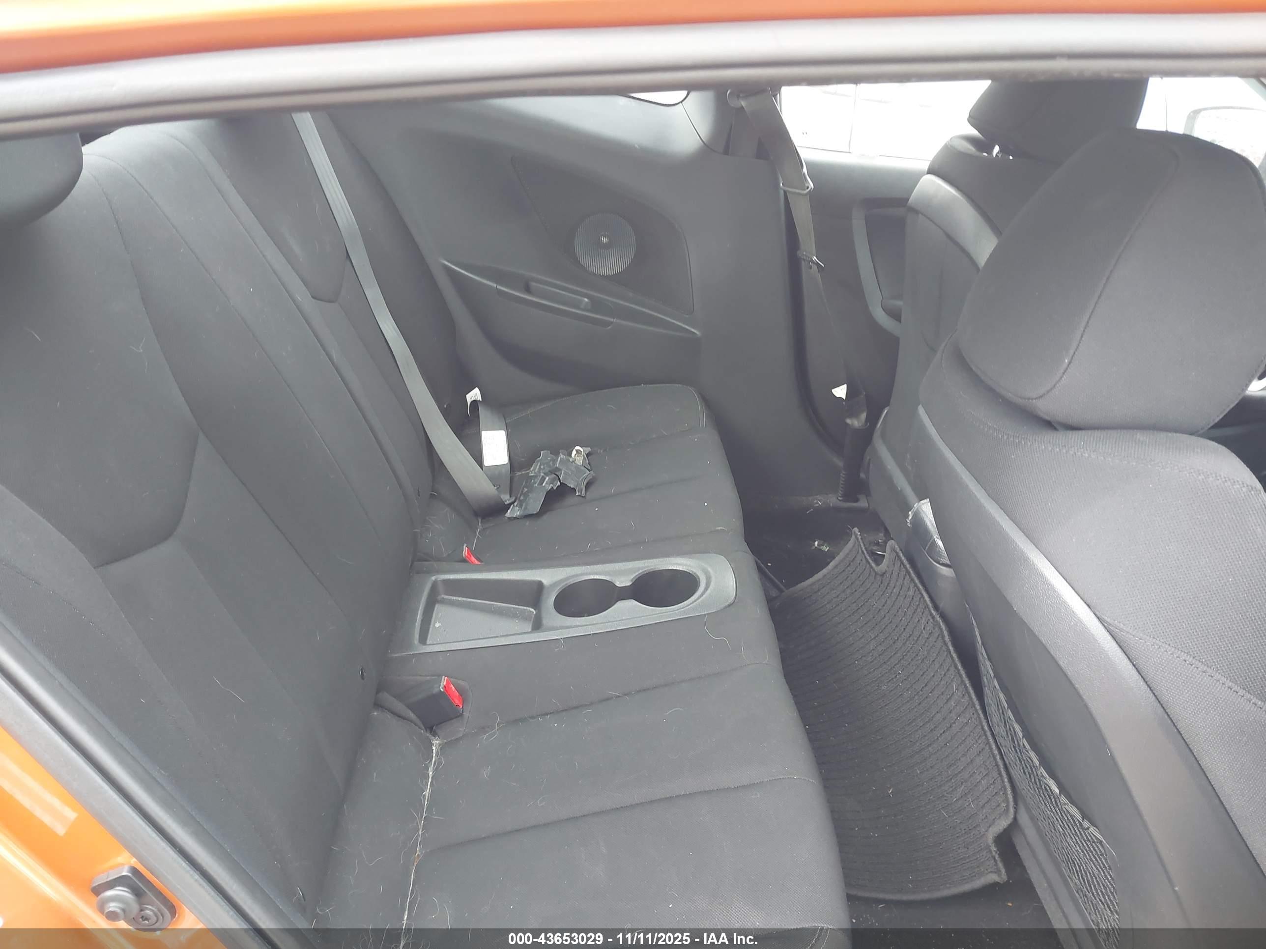 HYUNDAI VELOSTER image 8