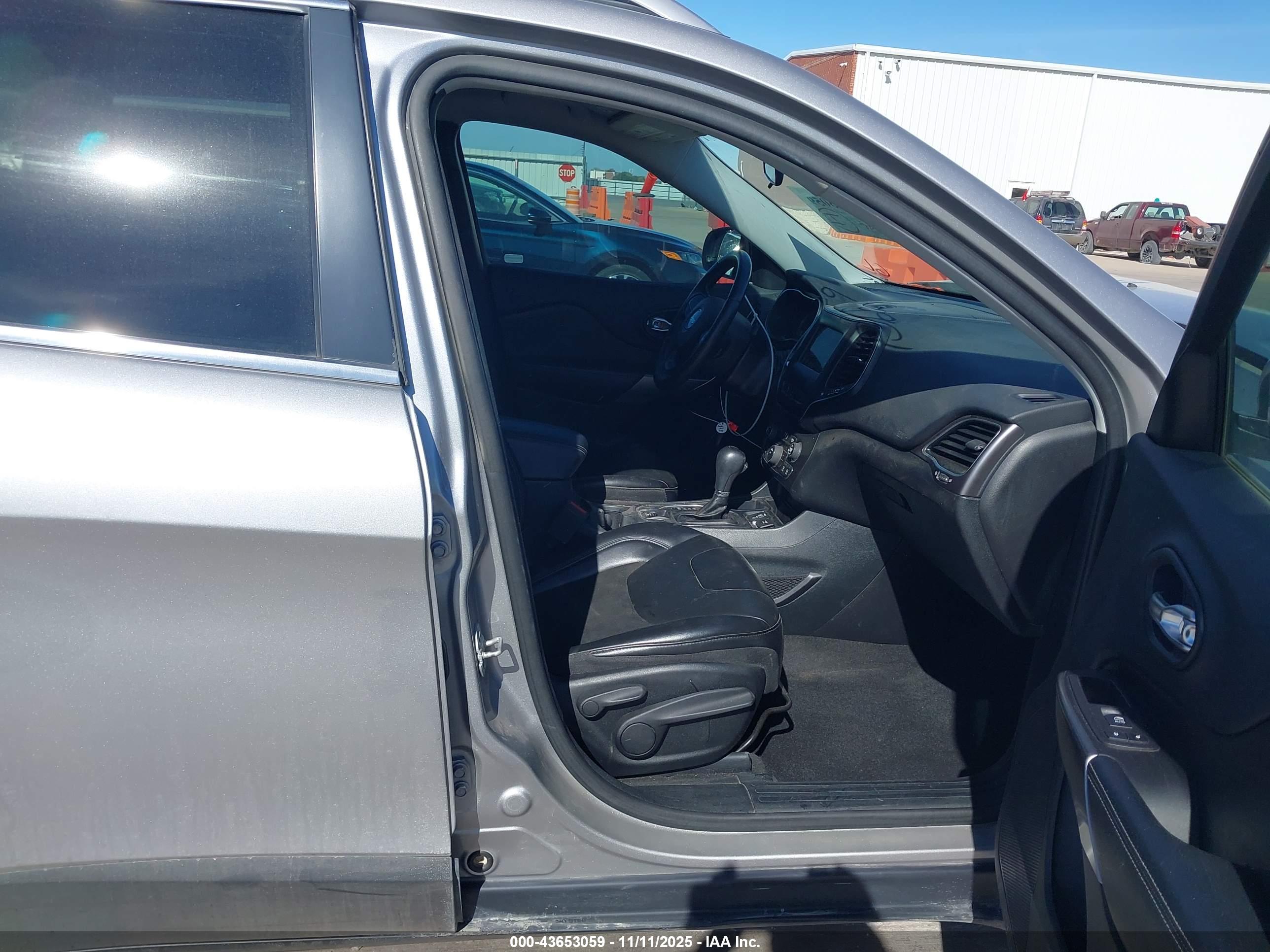 JEEP CHEROKEE image 5