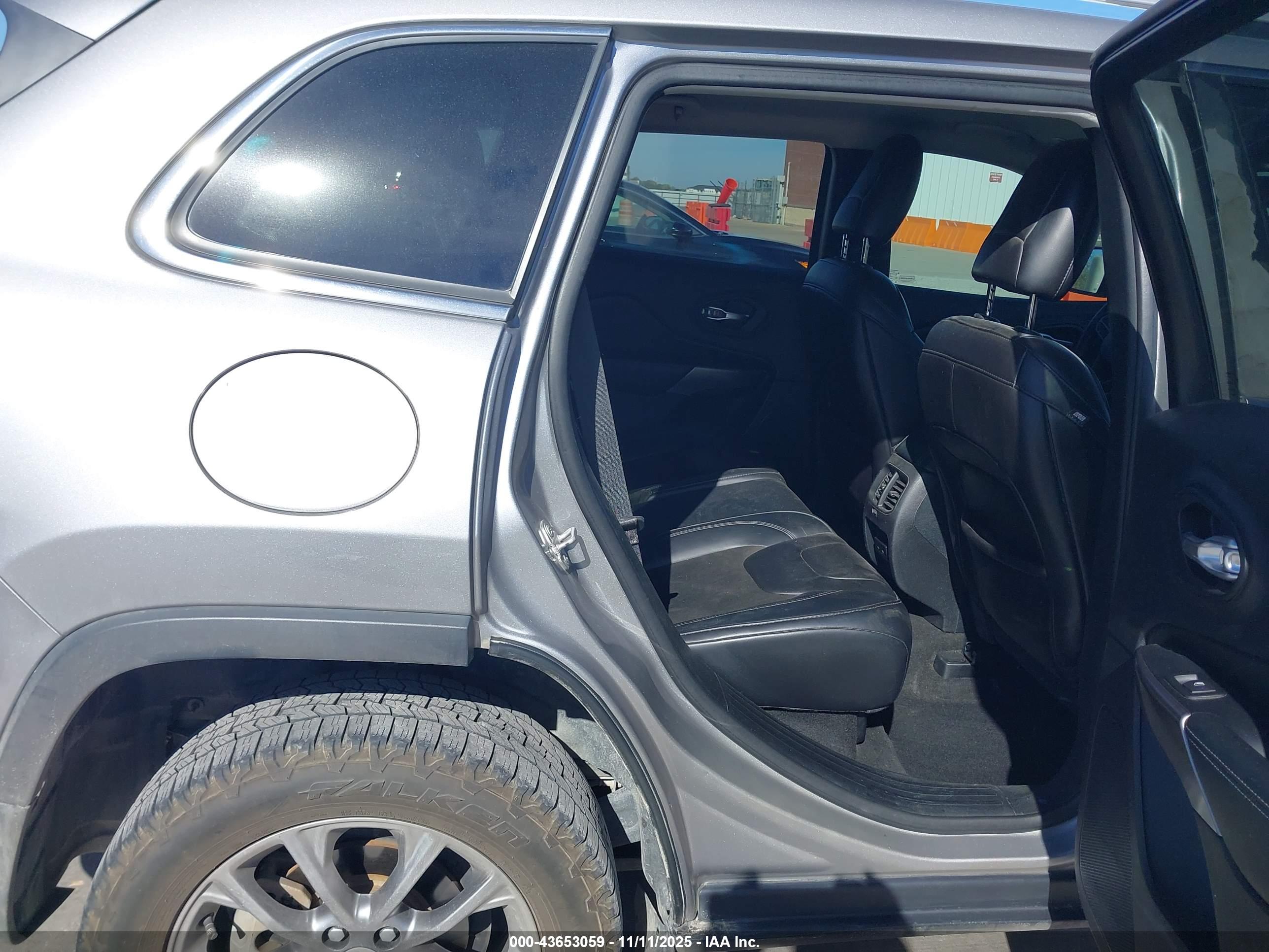 JEEP CHEROKEE image 8