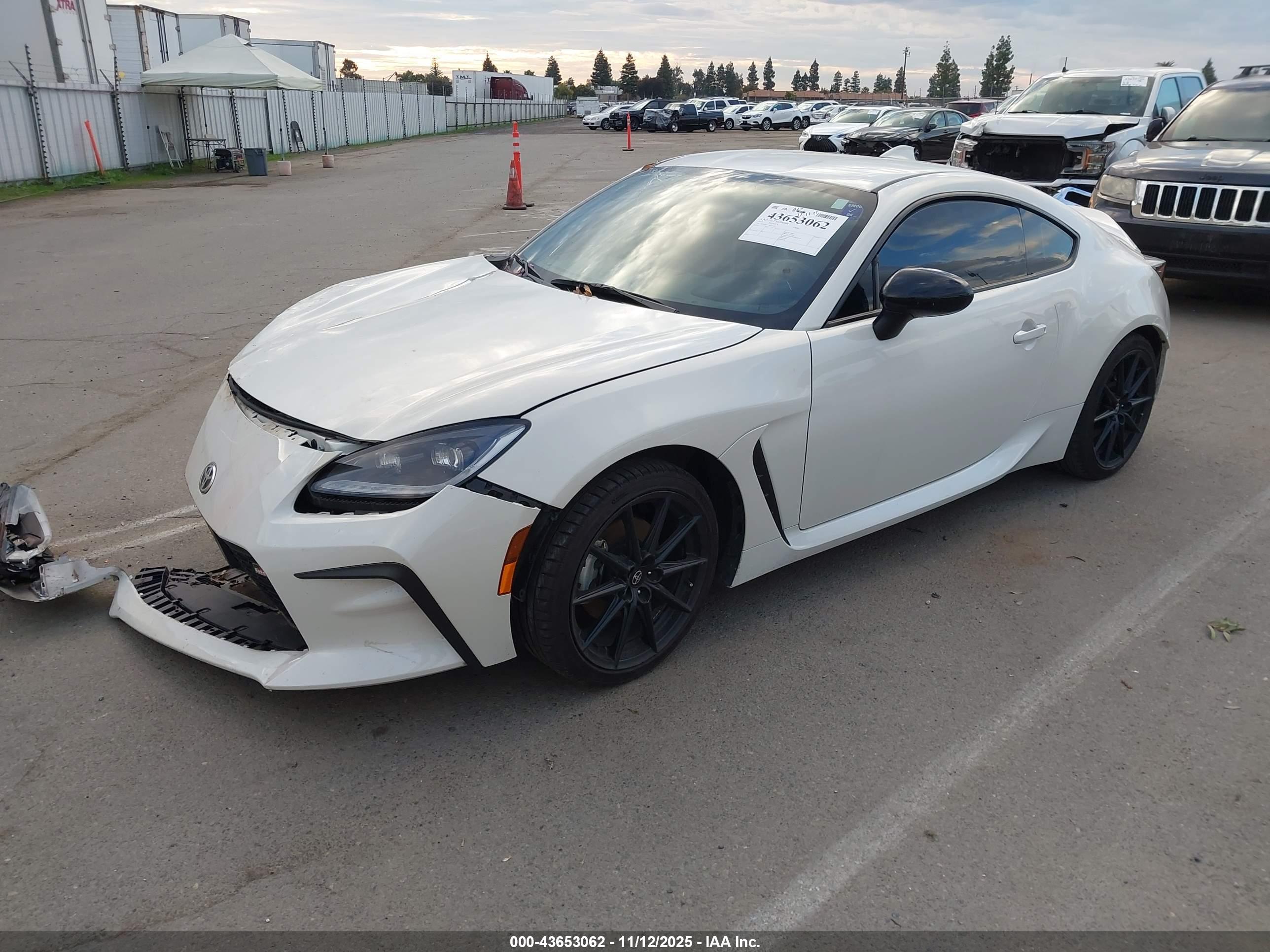 TOYOTA GR86 image 2