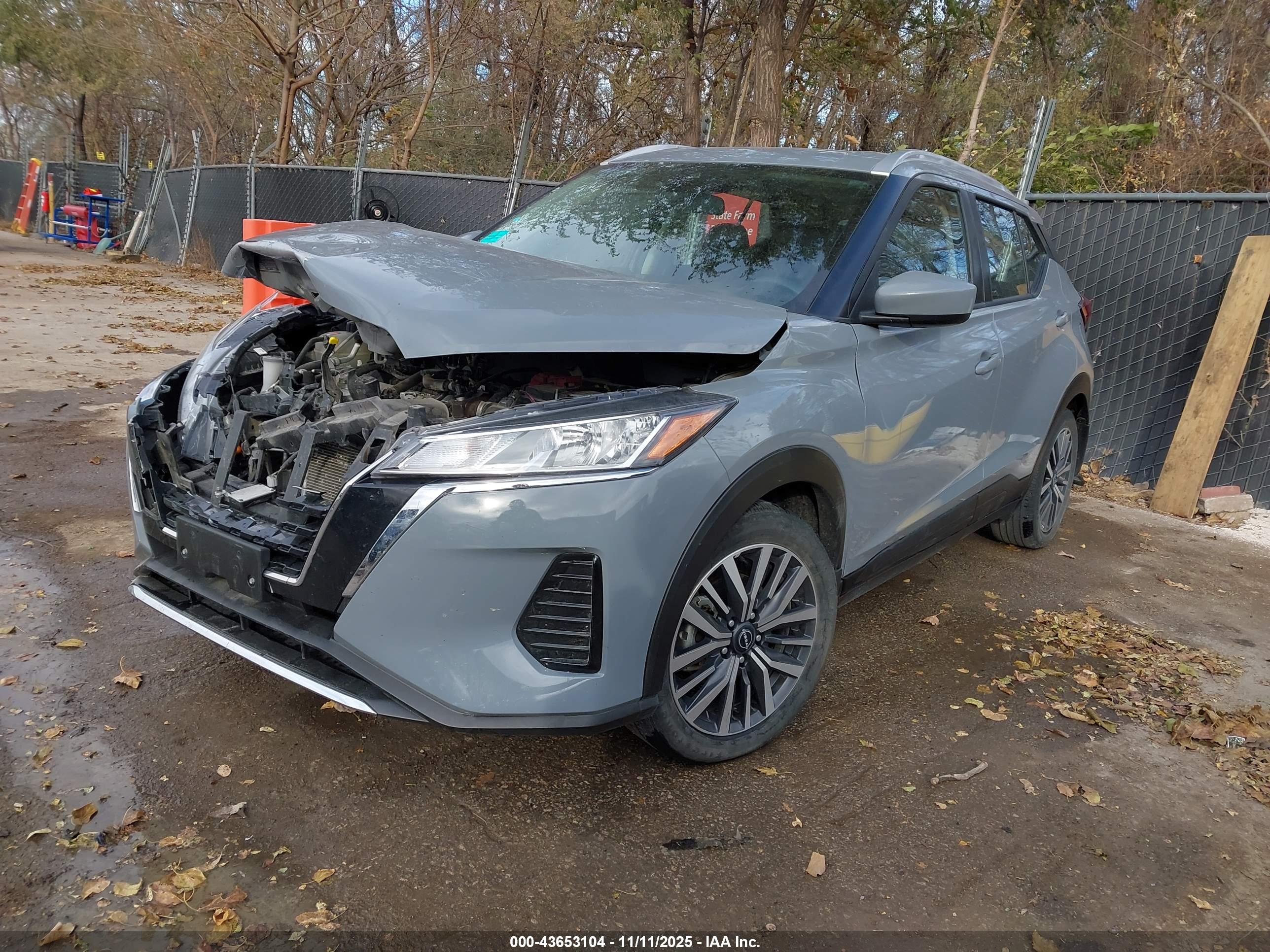 NISSAN KICKS image 2