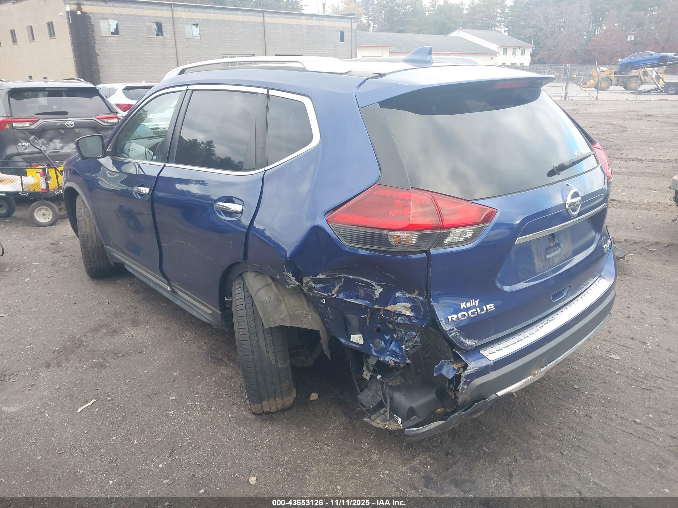 NISSAN ROGUE image 3