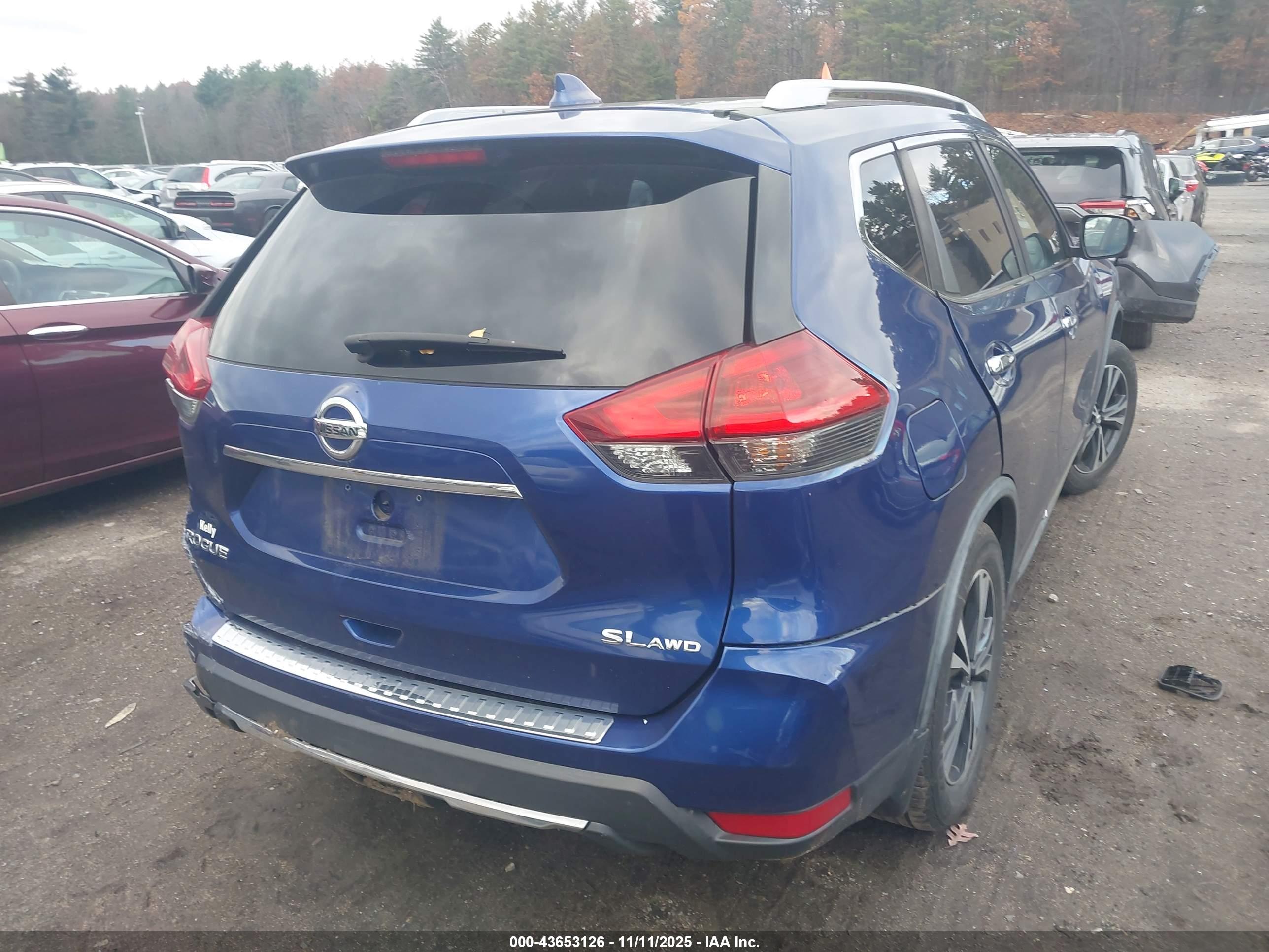 NISSAN ROGUE image 4