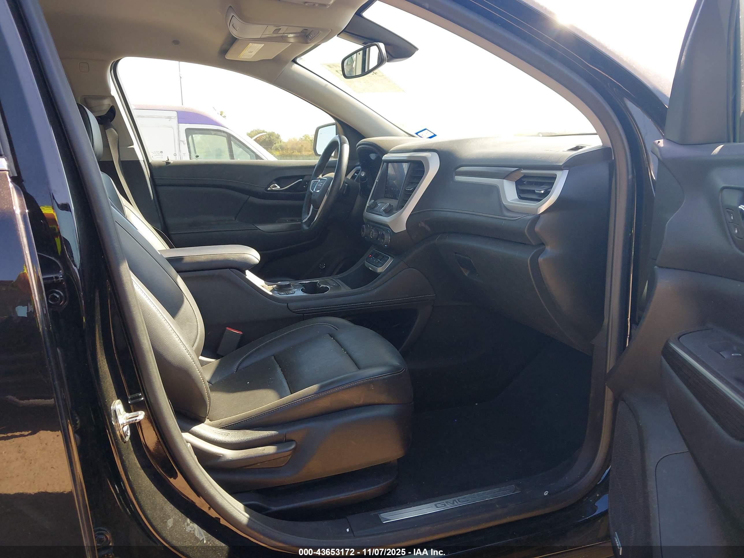 GMC ACADIA image 5