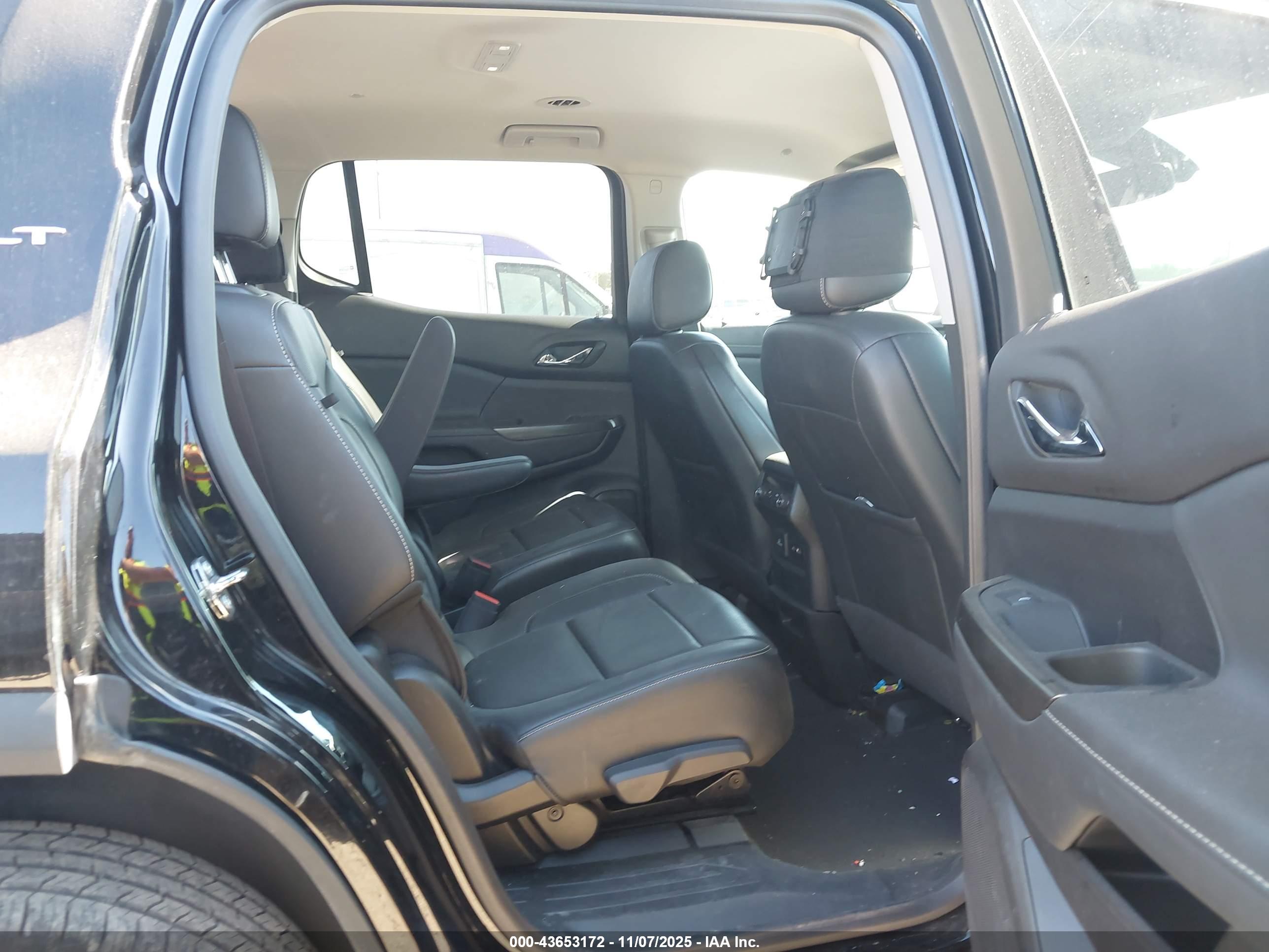GMC ACADIA image 8