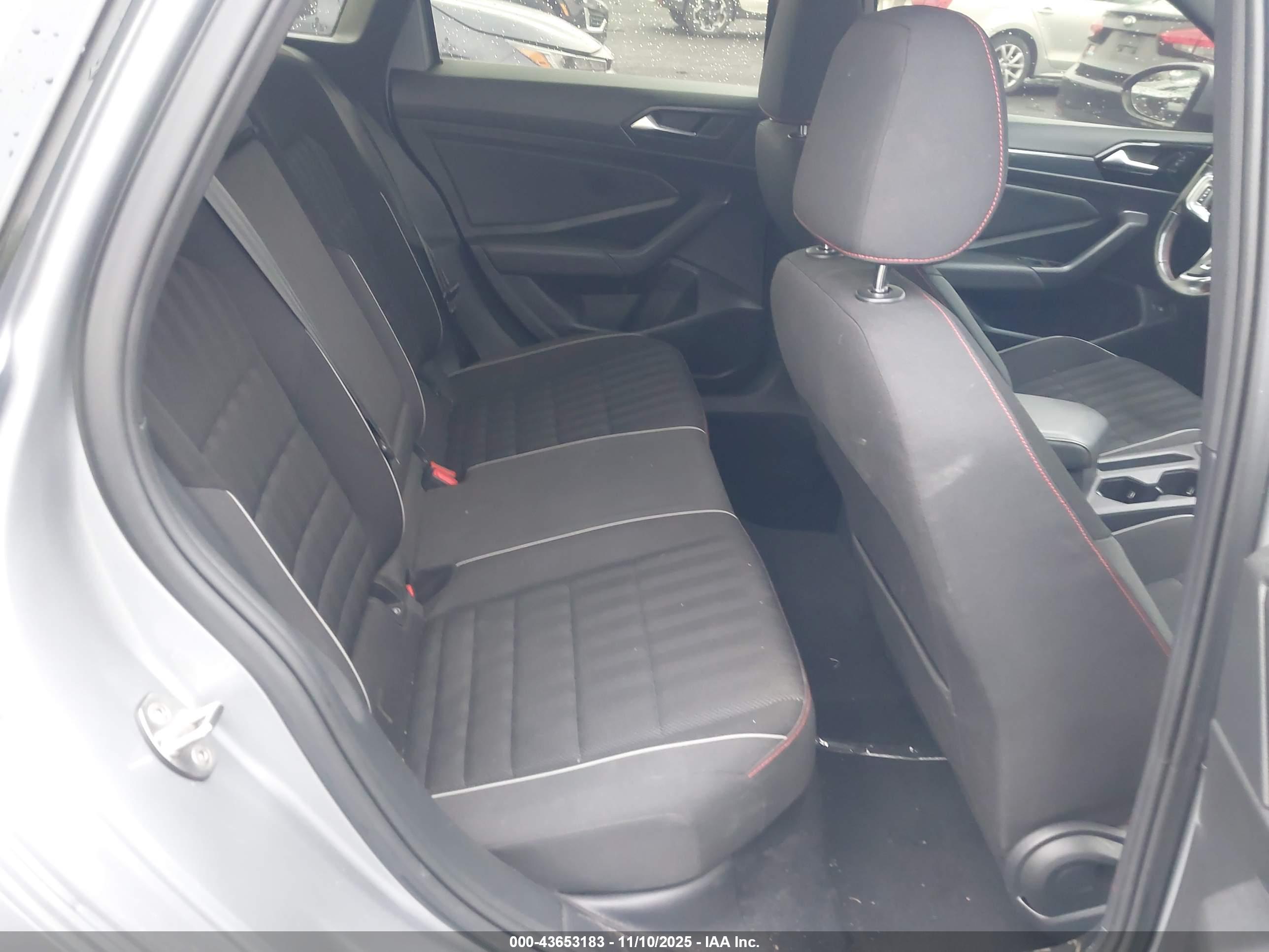 VOLKSWAGEN JETTA image 8