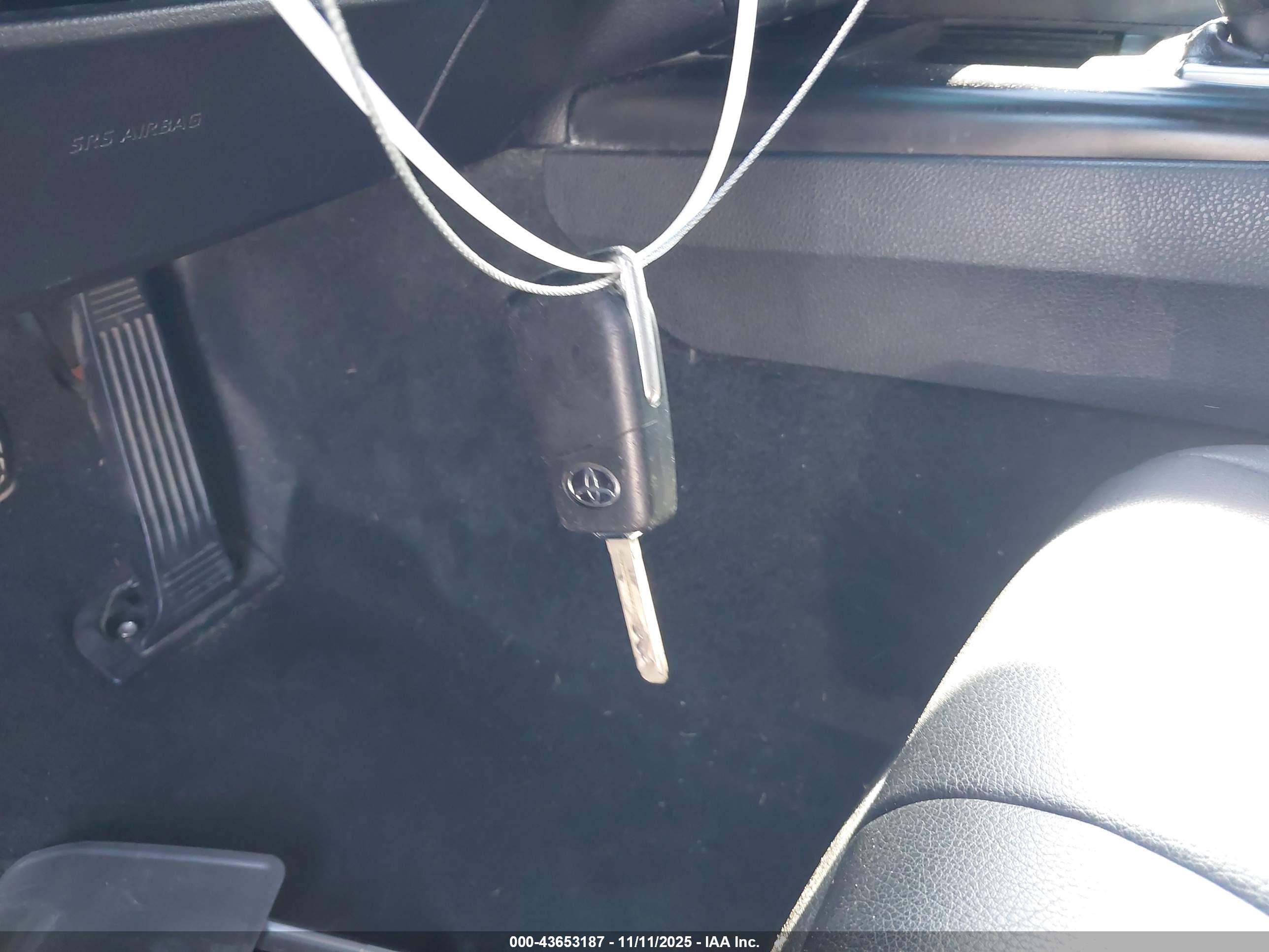 TOYOTA CAMRY image 11