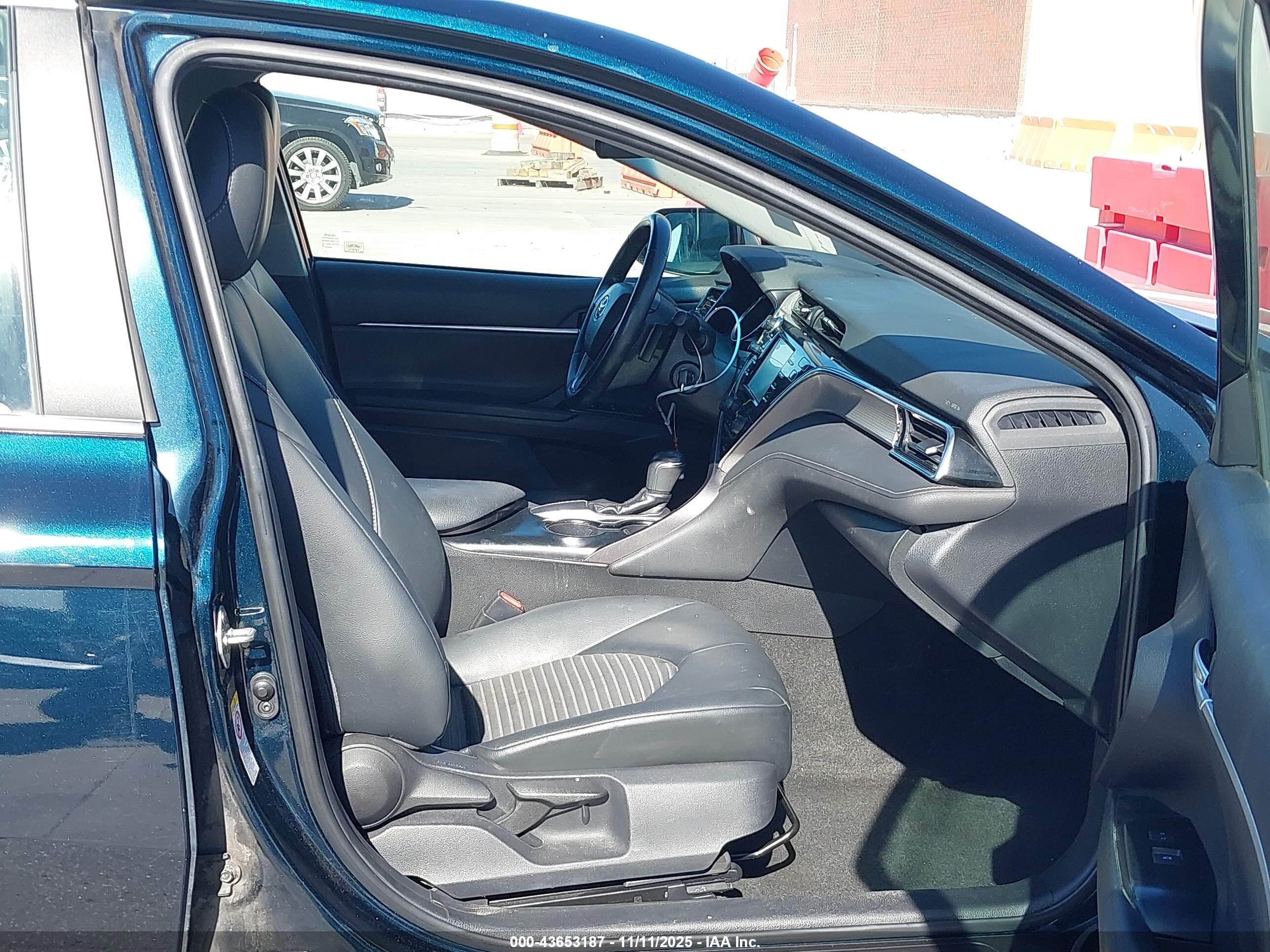 TOYOTA CAMRY image 5