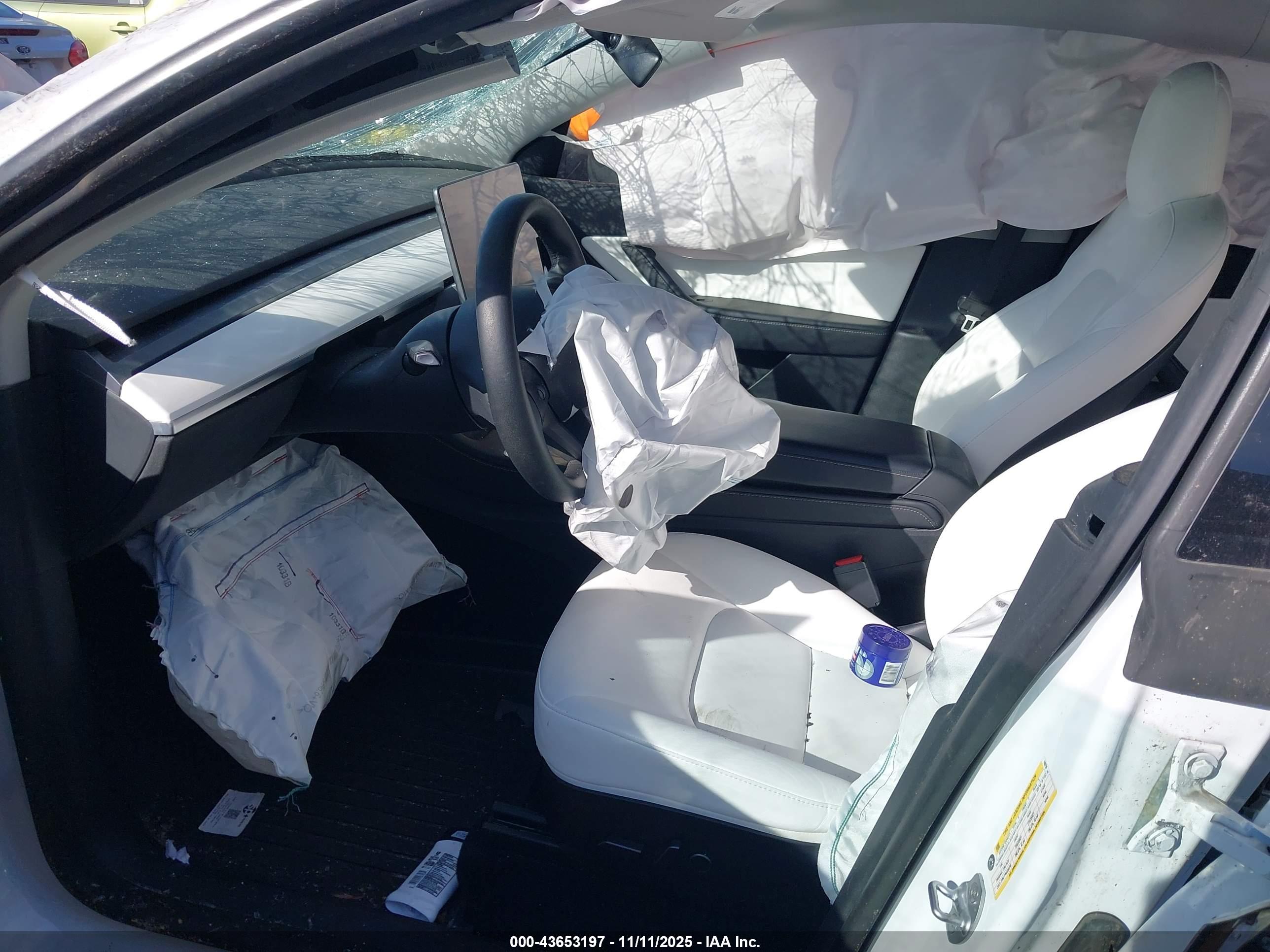 TESLA MODEL image 5