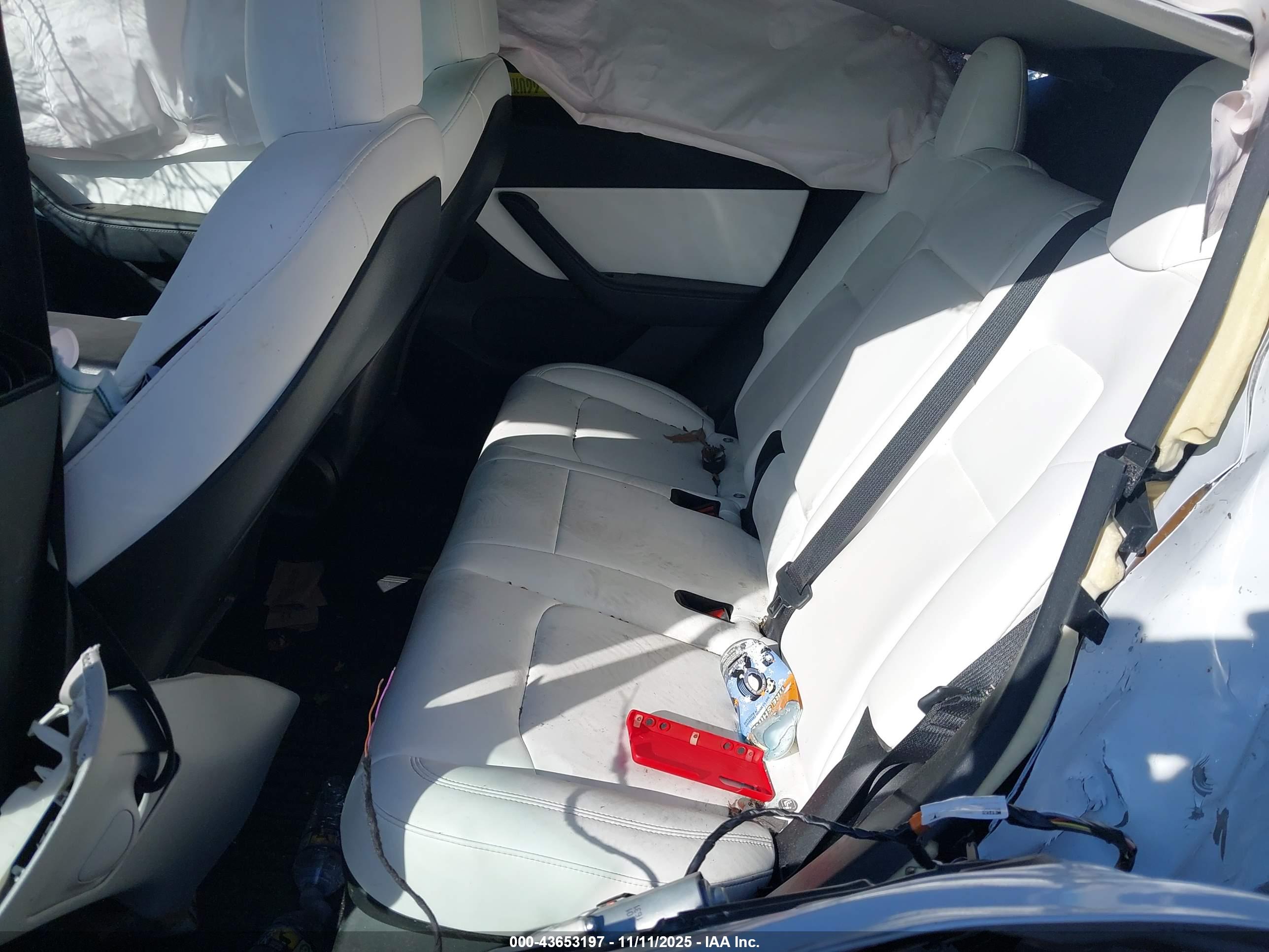 TESLA MODEL image 8