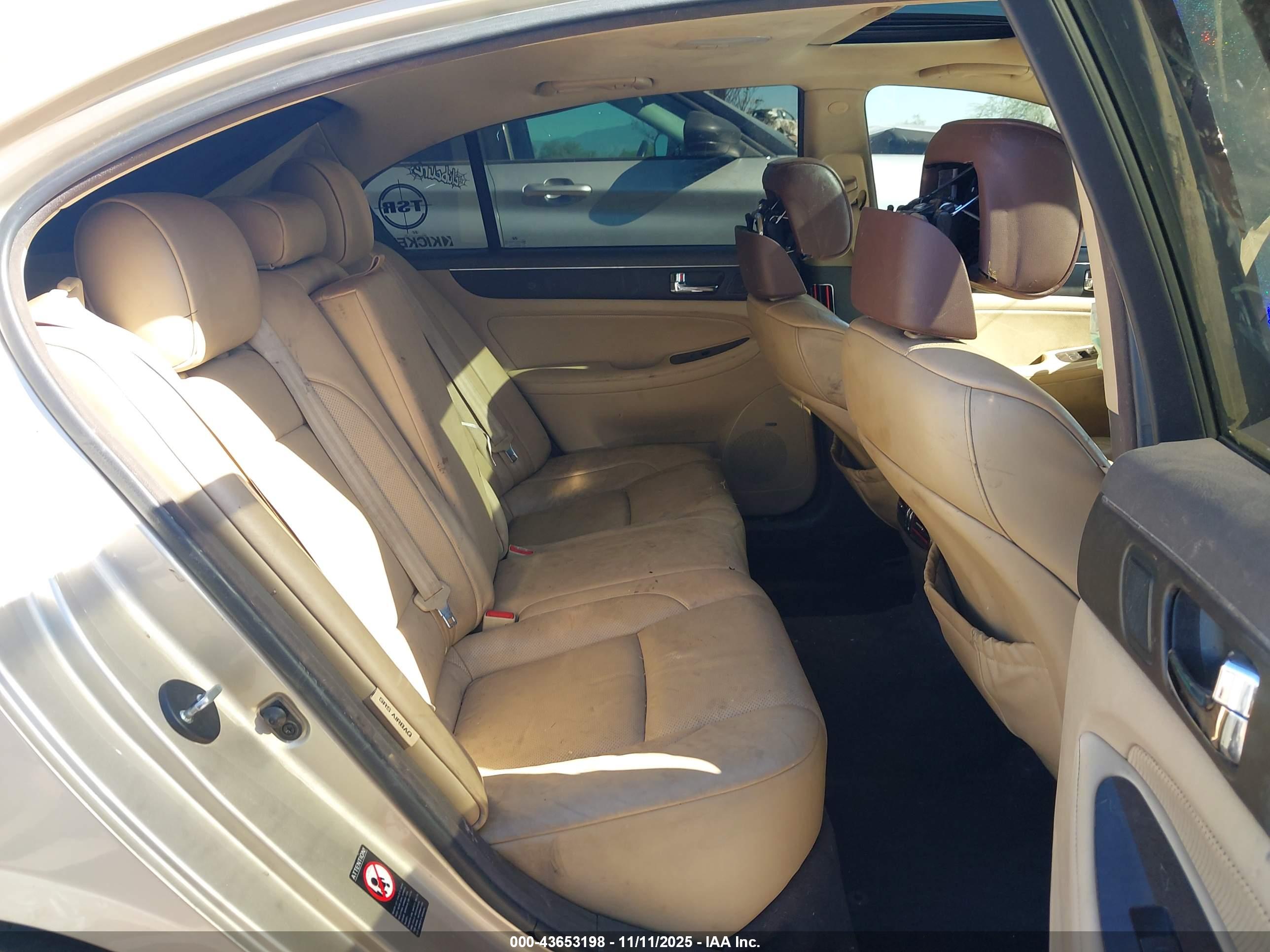 HYUNDAI GENESIS image 8