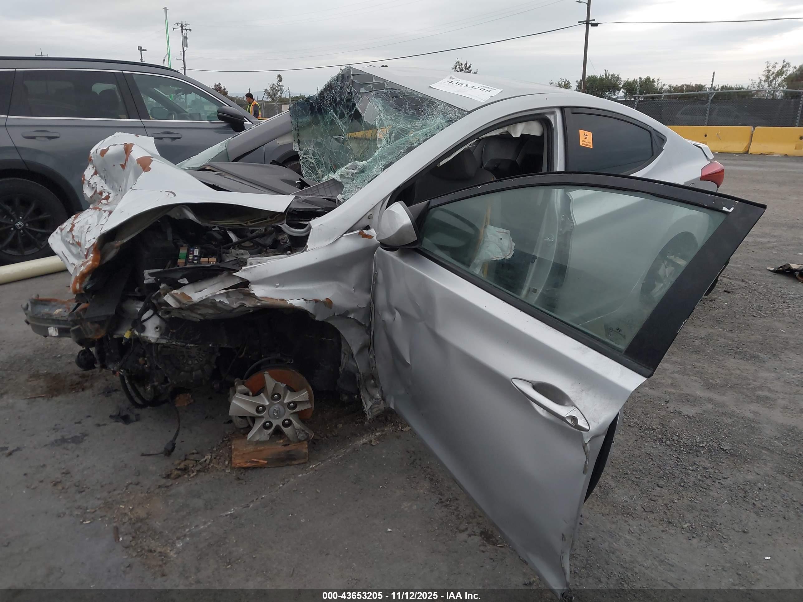 HYUNDAI ELANTRA image 2