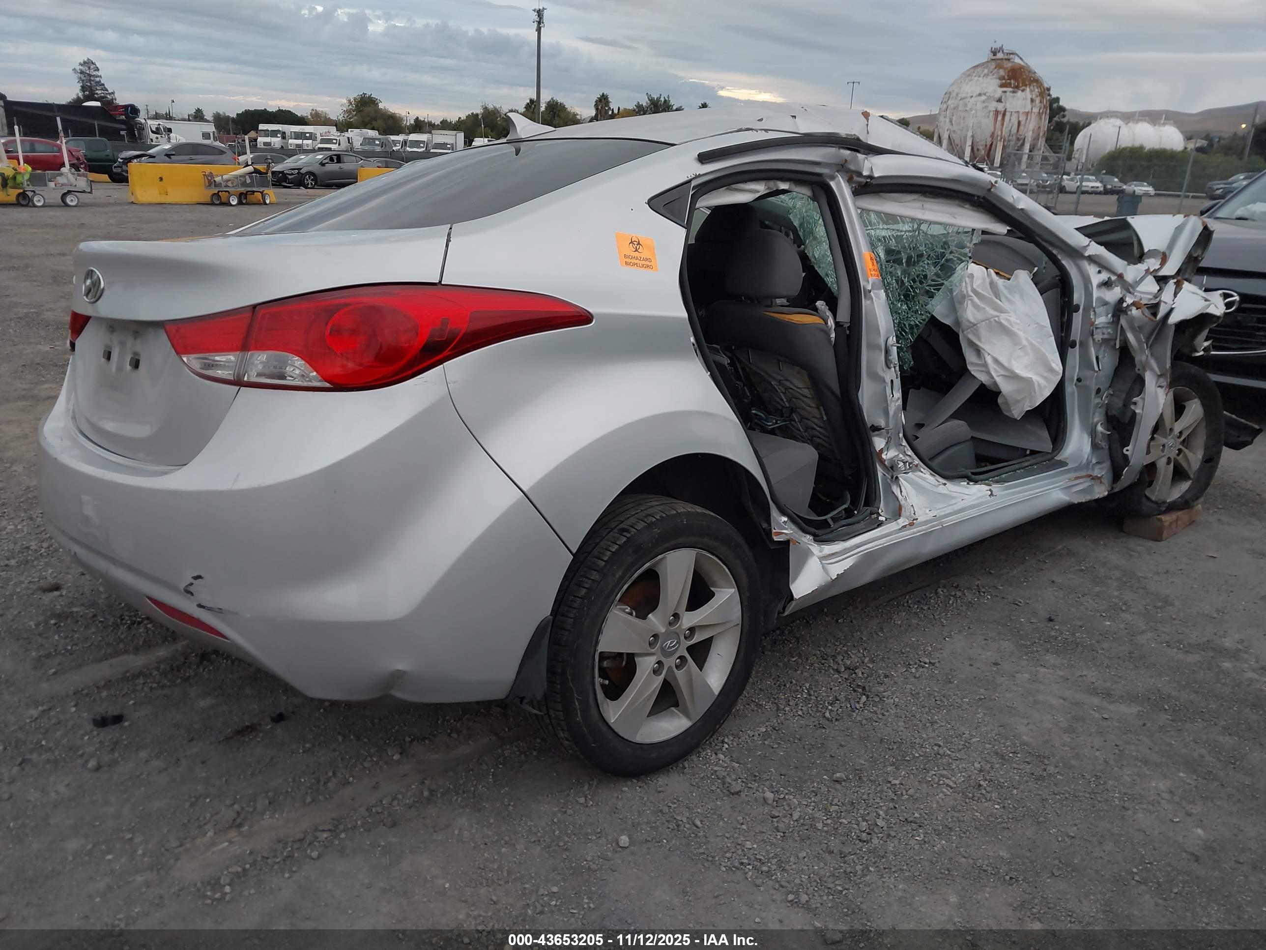 HYUNDAI ELANTRA image 4
