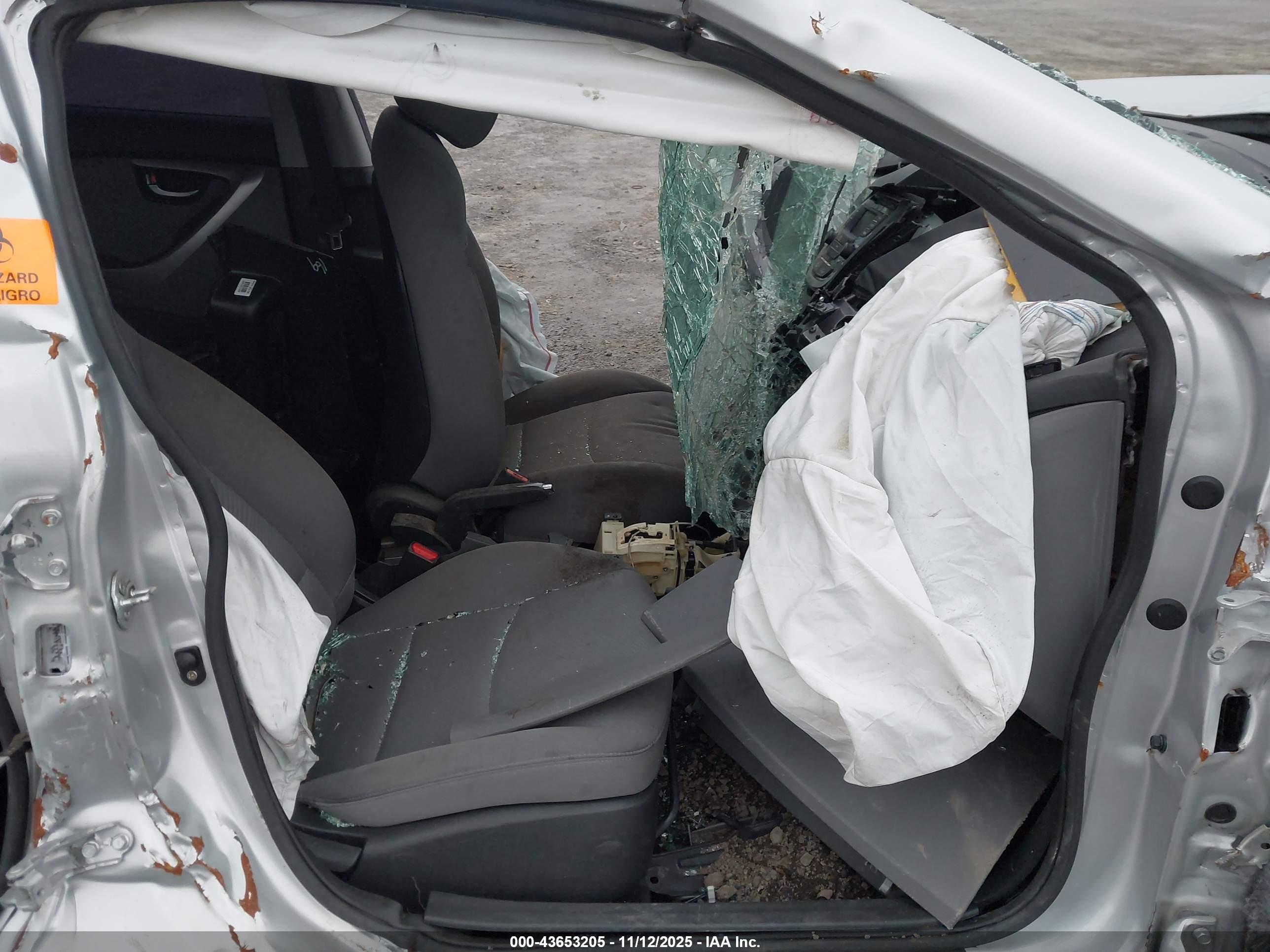 HYUNDAI ELANTRA image 5