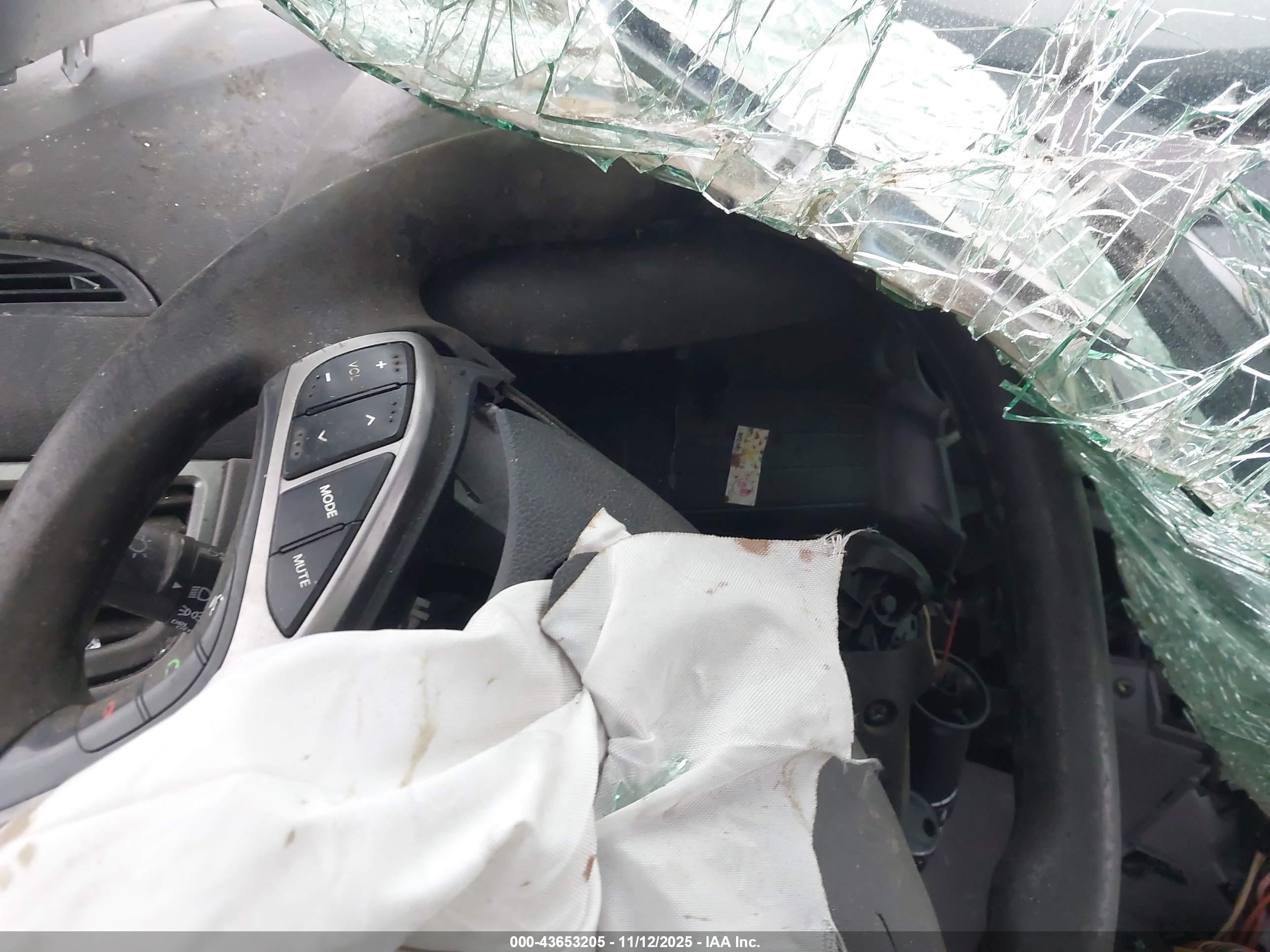 HYUNDAI ELANTRA image 7