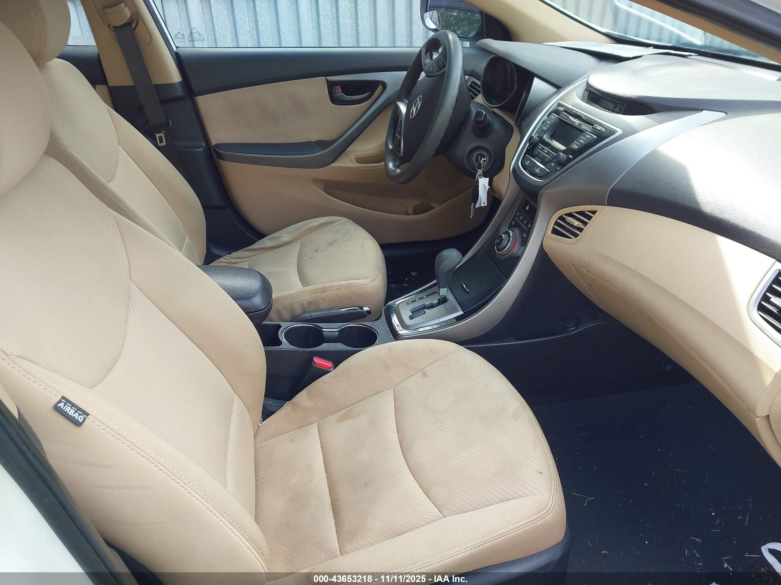 HYUNDAI ELANTRA image 5