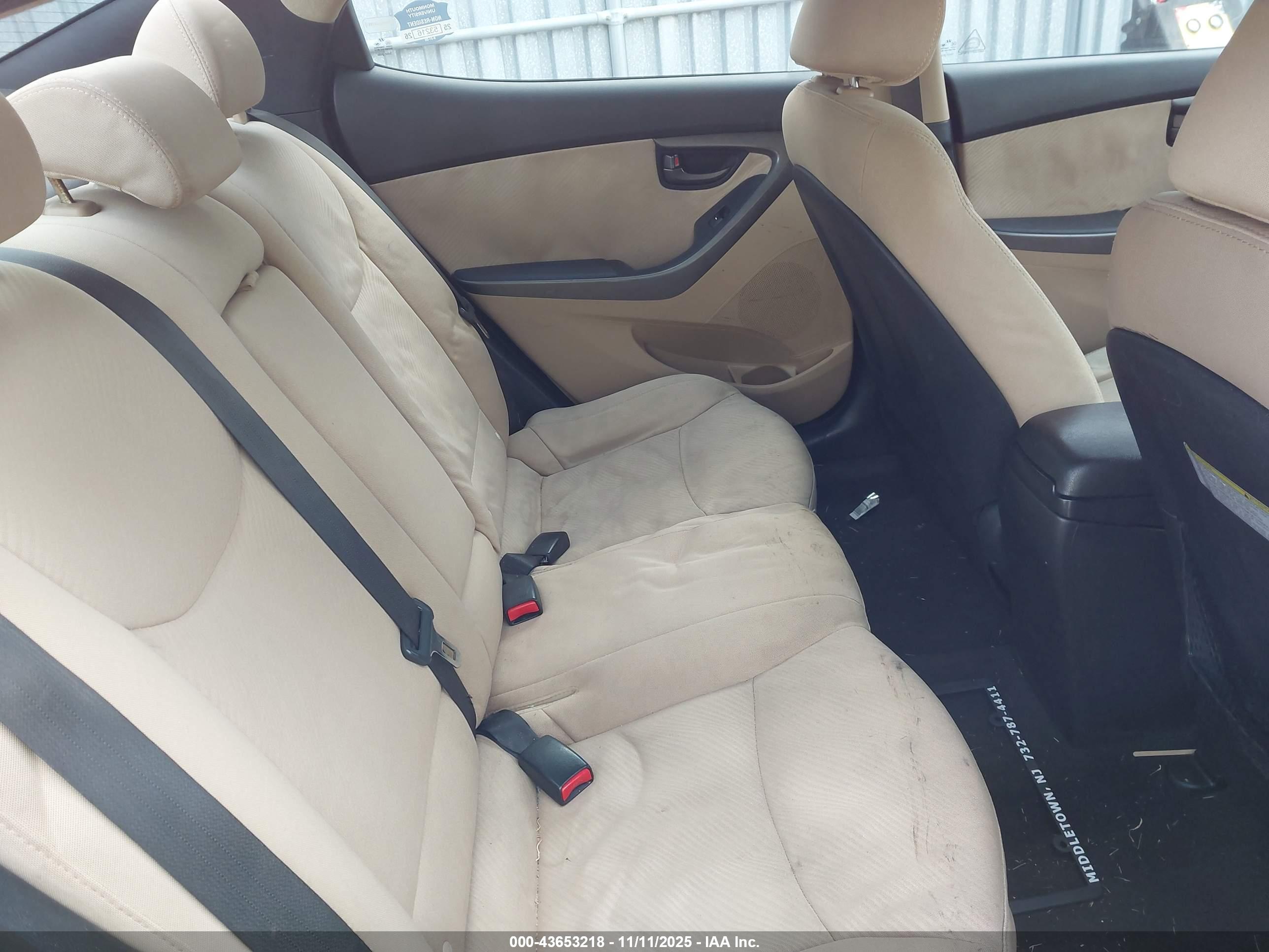 HYUNDAI ELANTRA image 8